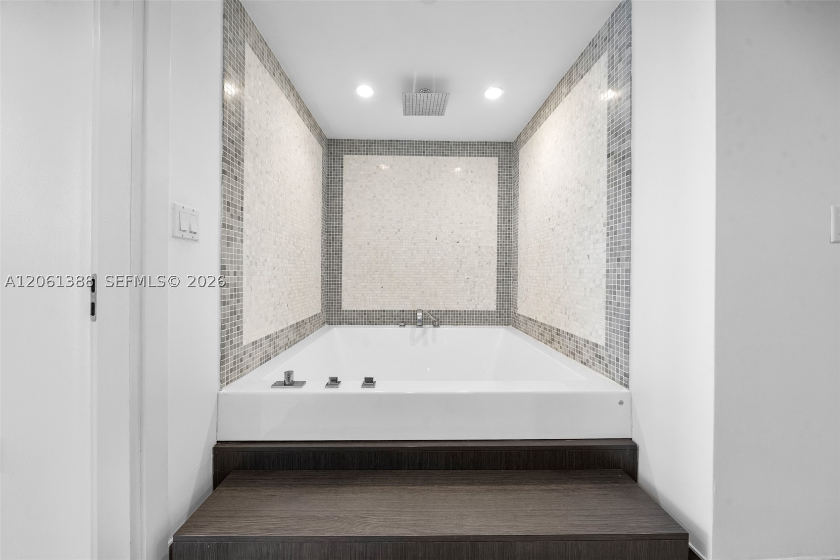 200 Biscayne Boulevard Way #4409, Miami FL 33131