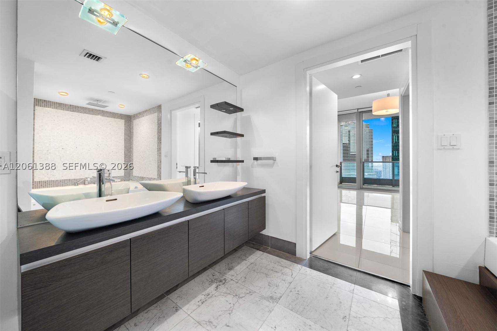 200 Biscayne Boulevard Way #4409, Miami FL 33131