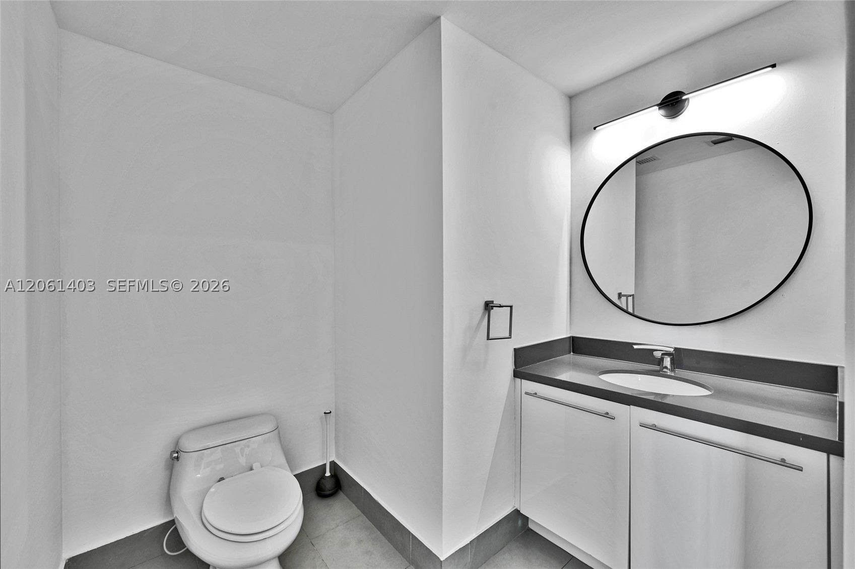 90 SW 3rd St #PH-17, Miami FL 33130