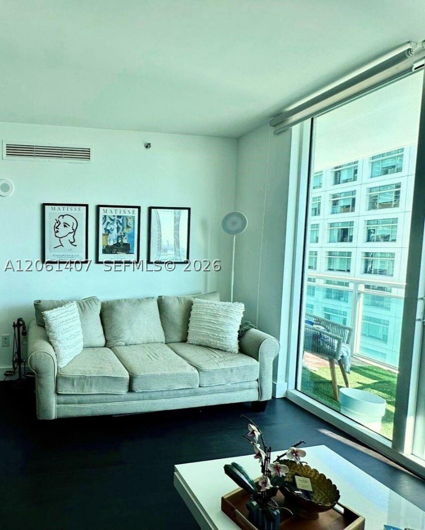 950 Brickell Bay Dr #2406, Miami FL 33131