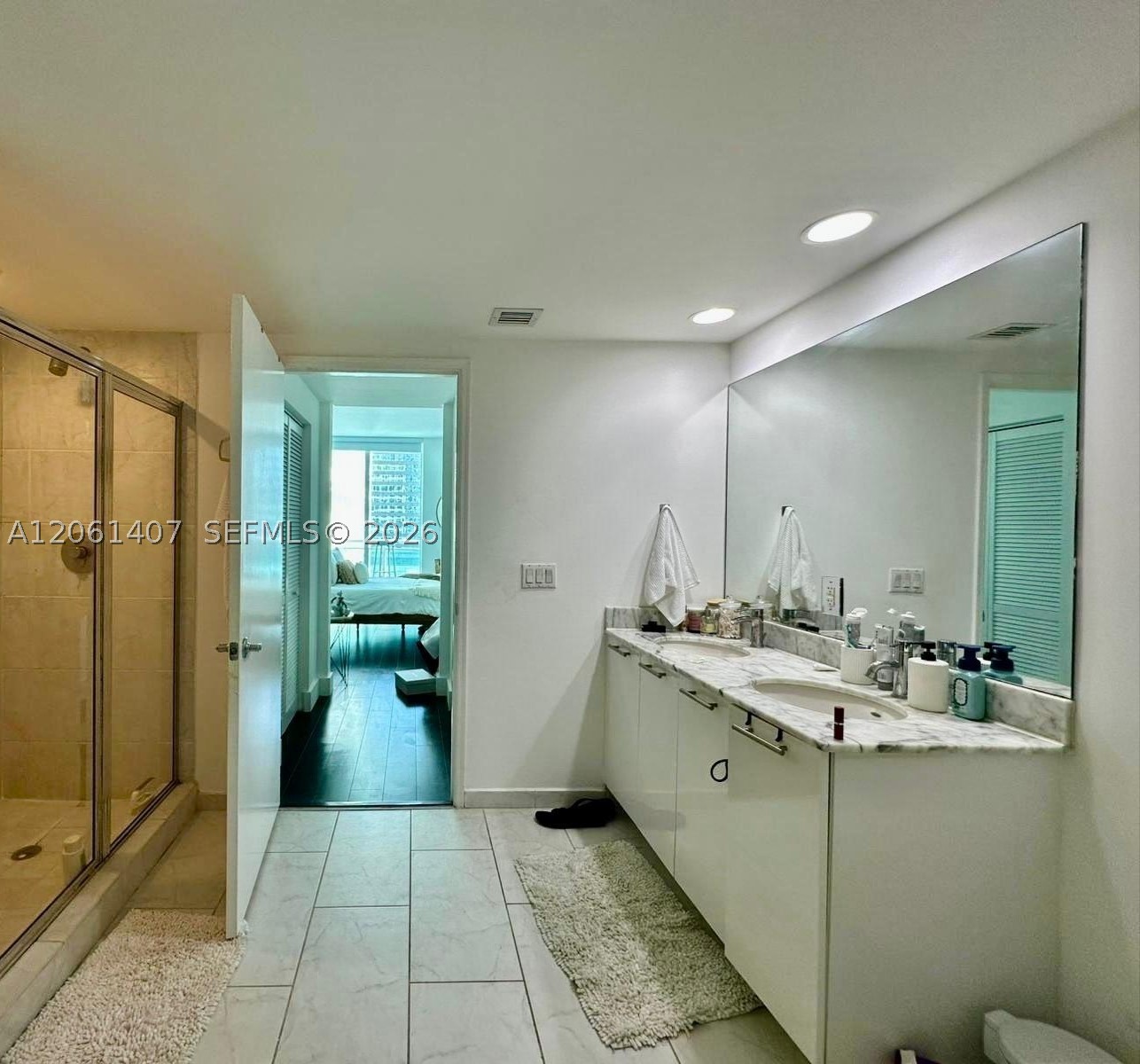 950 Brickell Bay Dr #2406, Miami FL 33131