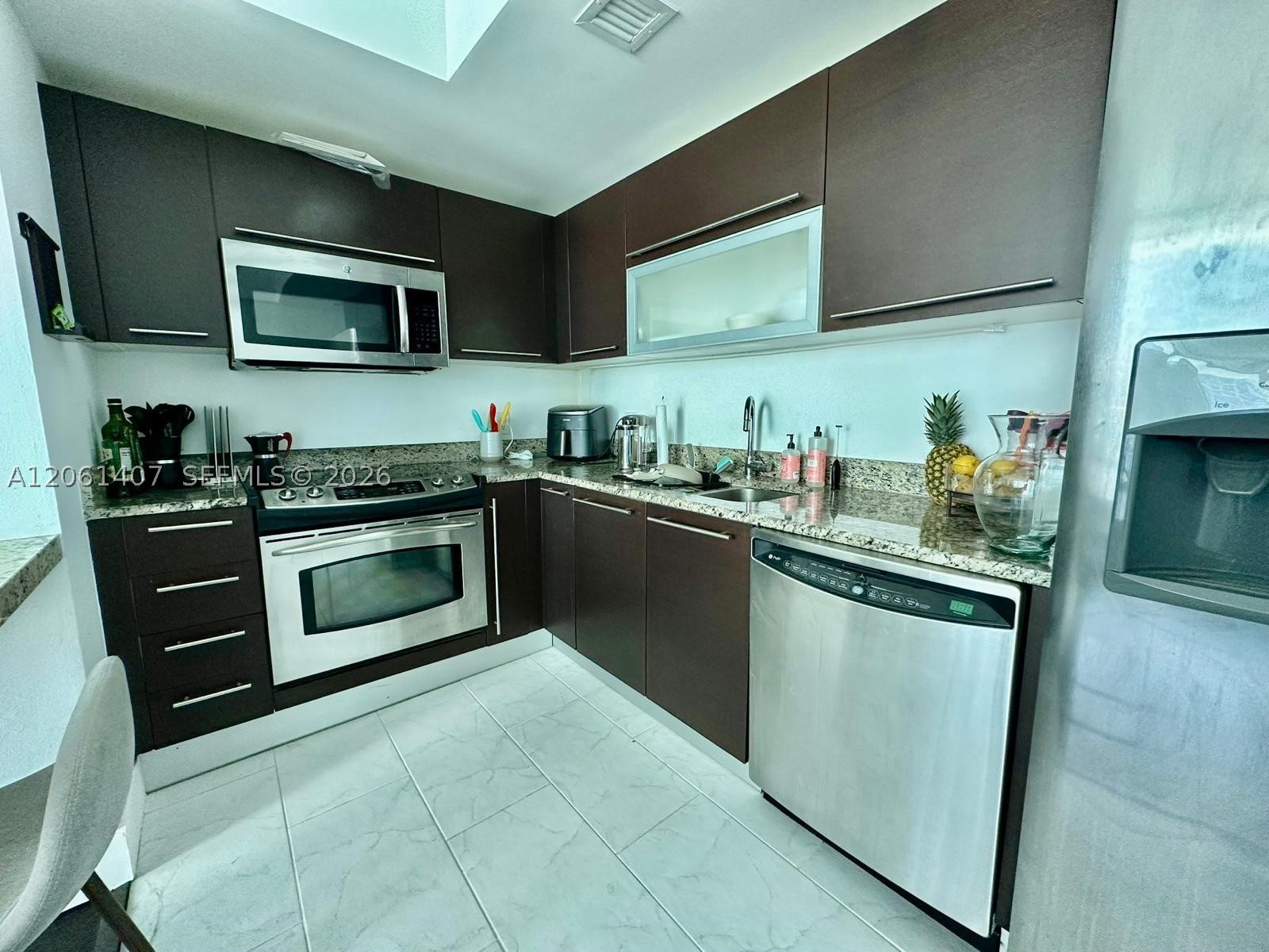 950 Brickell Bay Dr #2406, Miami FL 33131