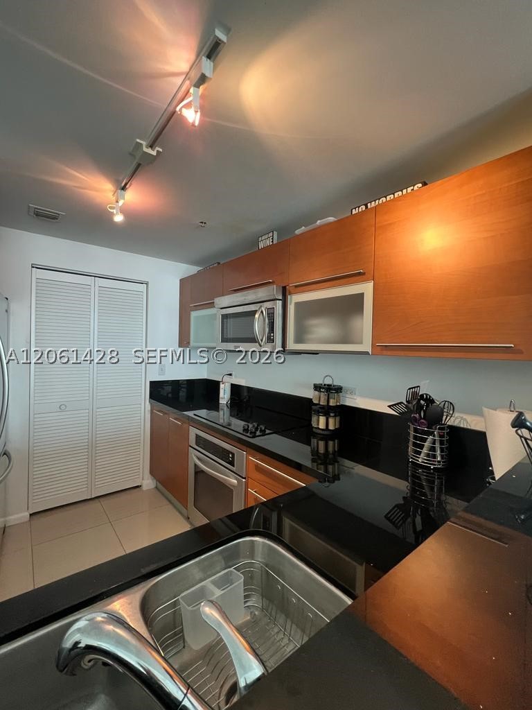 253 NE 2nd St #3806, Miami FL 33132