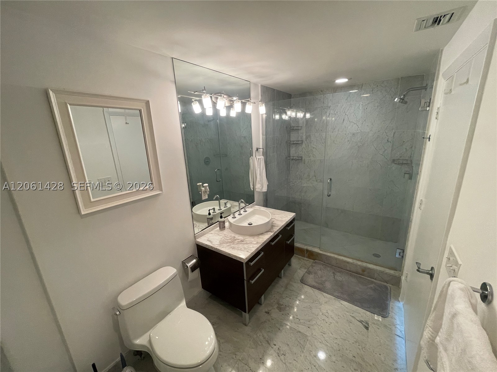 253 NE 2nd St #3806, Miami FL 33132