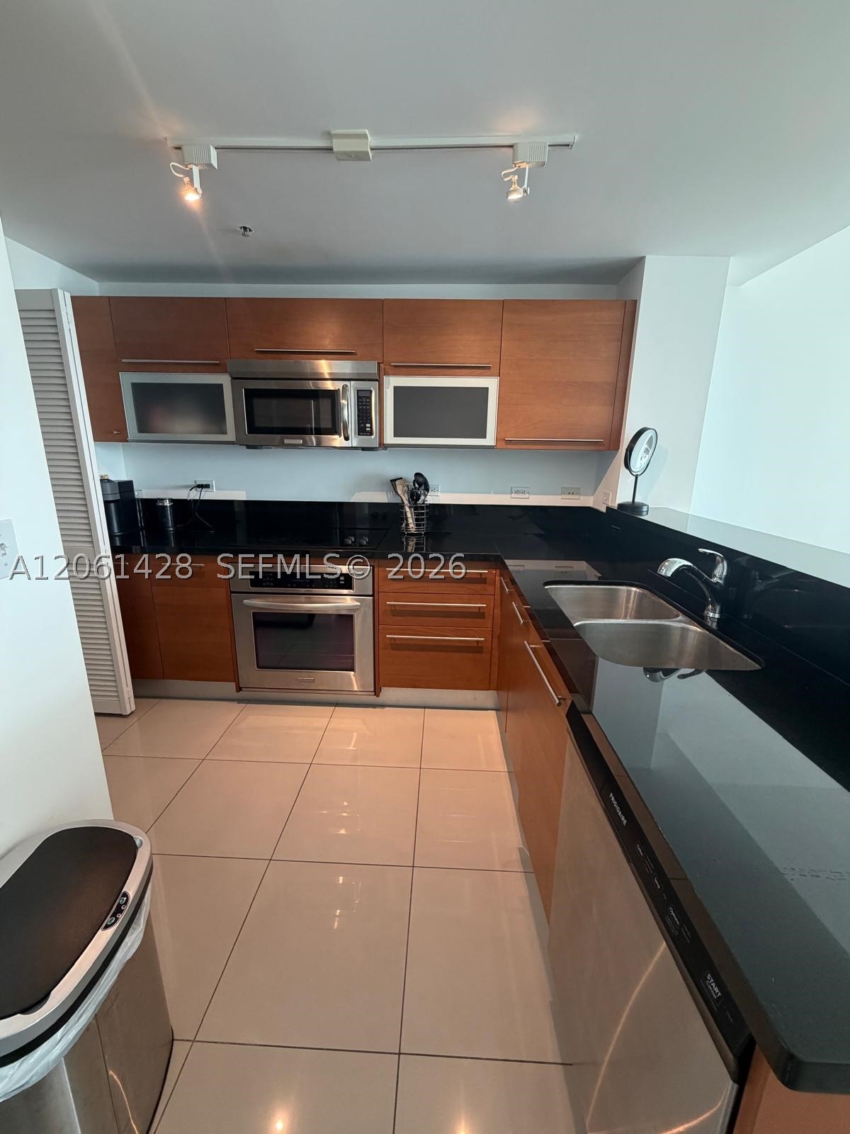 253 NE 2nd St #3806, Miami FL 33132