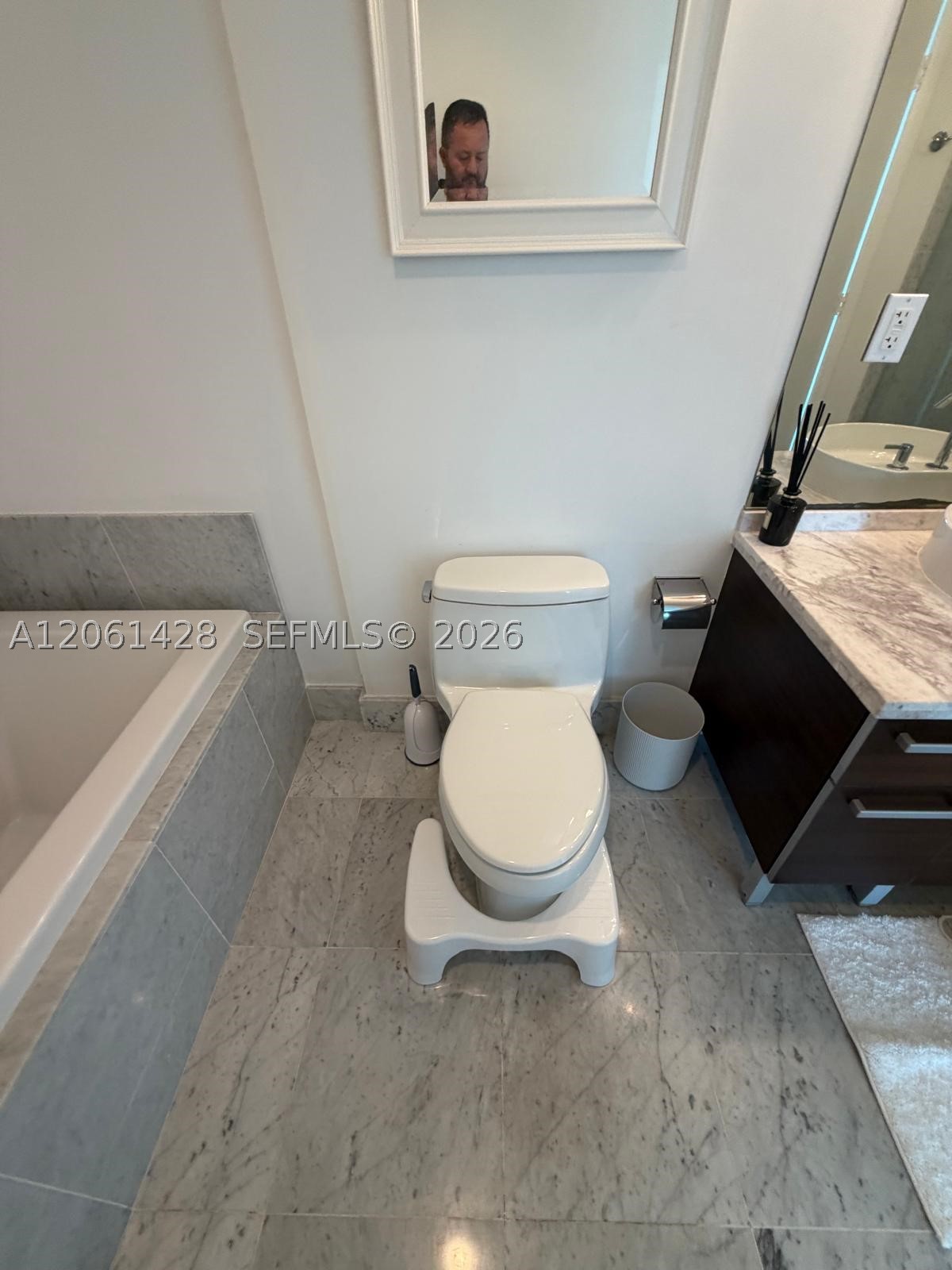 253 NE 2nd St #3806, Miami FL 33132
