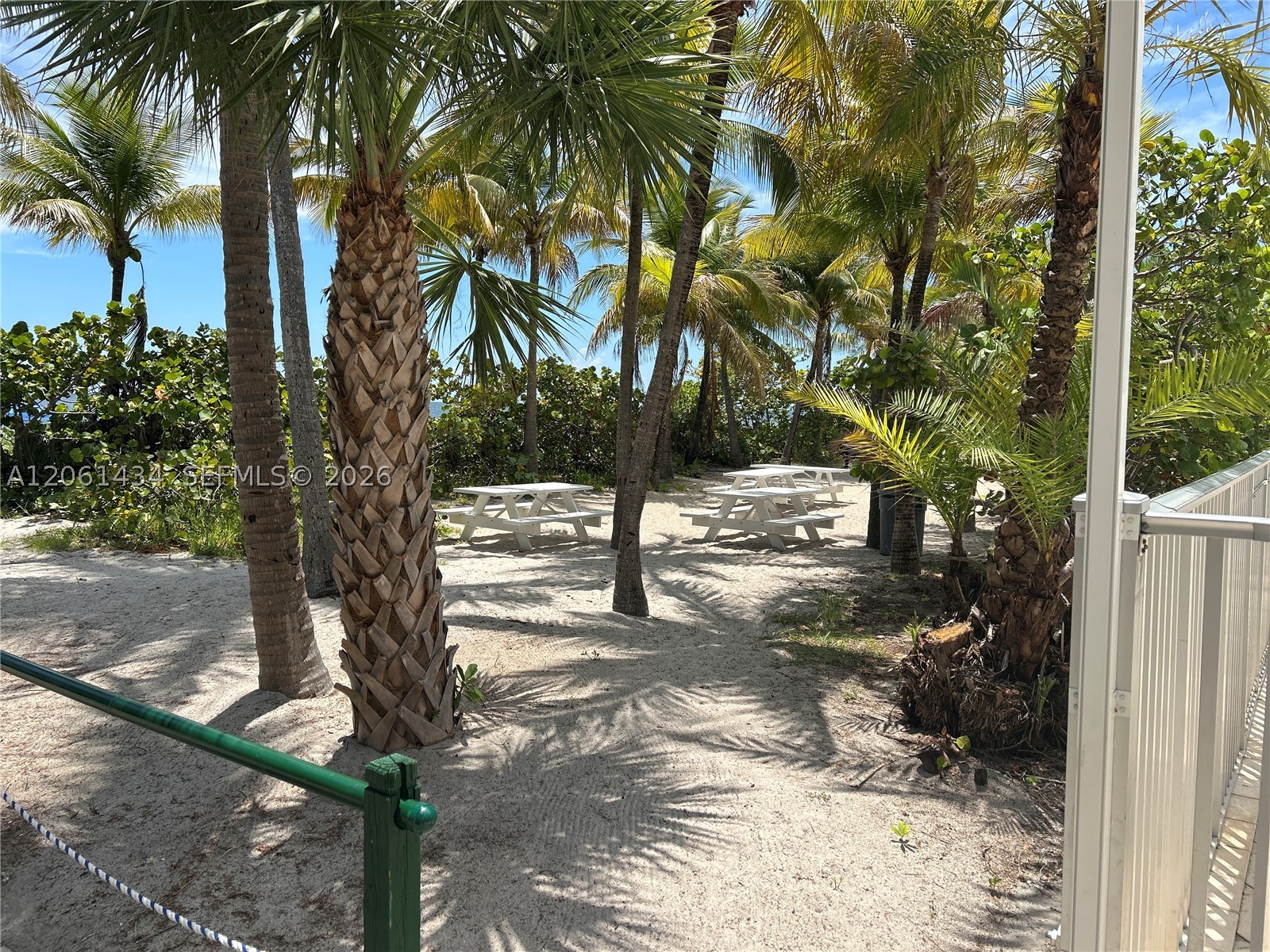 881 Ocean Dr #TH3, Key Biscayne FL 33149