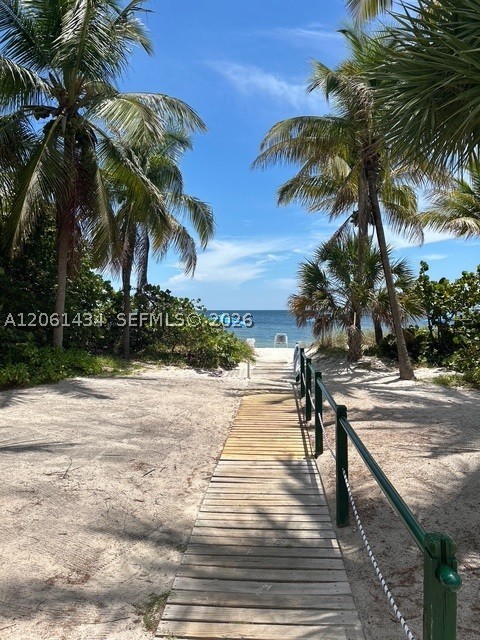 881 Ocean Dr #TH3, Key Biscayne FL 33149