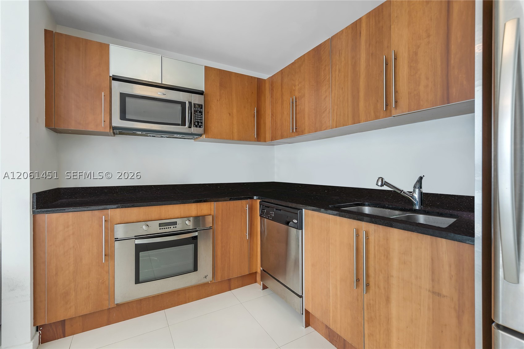 300 S Biscayne Blvd #T-2309, Miami FL 33131