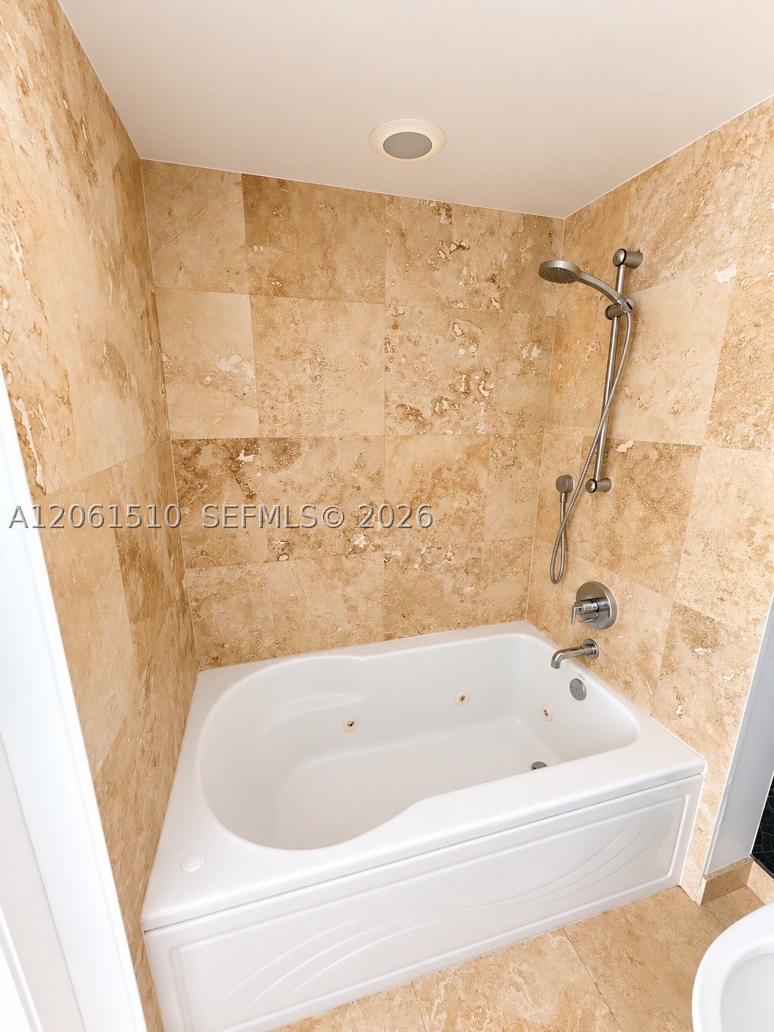 41 SE 5th St #1415, Miami FL 33131
