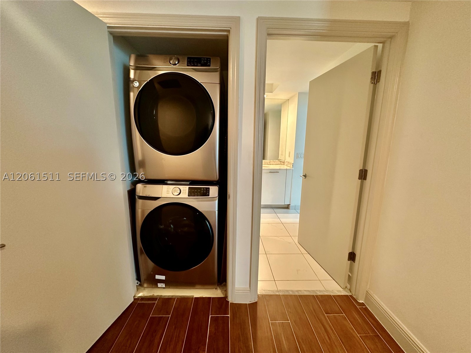500 Brickell Ave #2407, Miami FL 33131