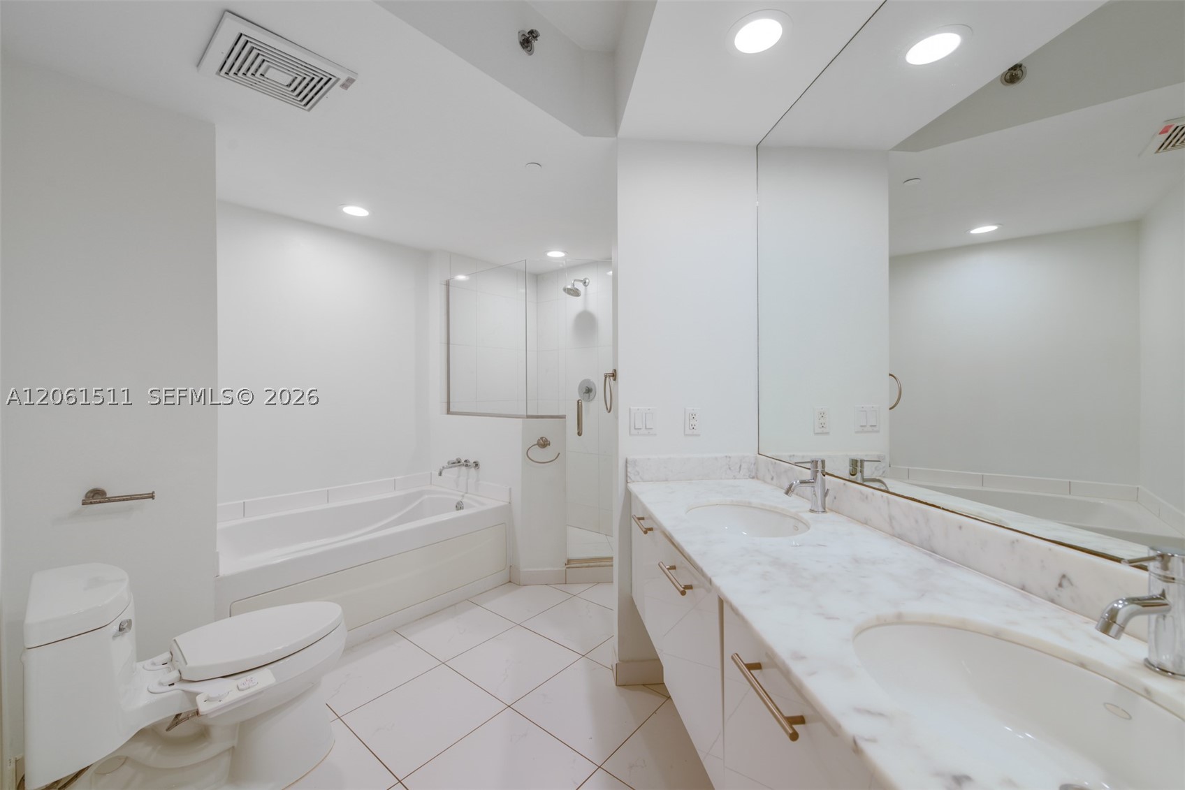 500 Brickell Ave #2407, Miami FL 33131