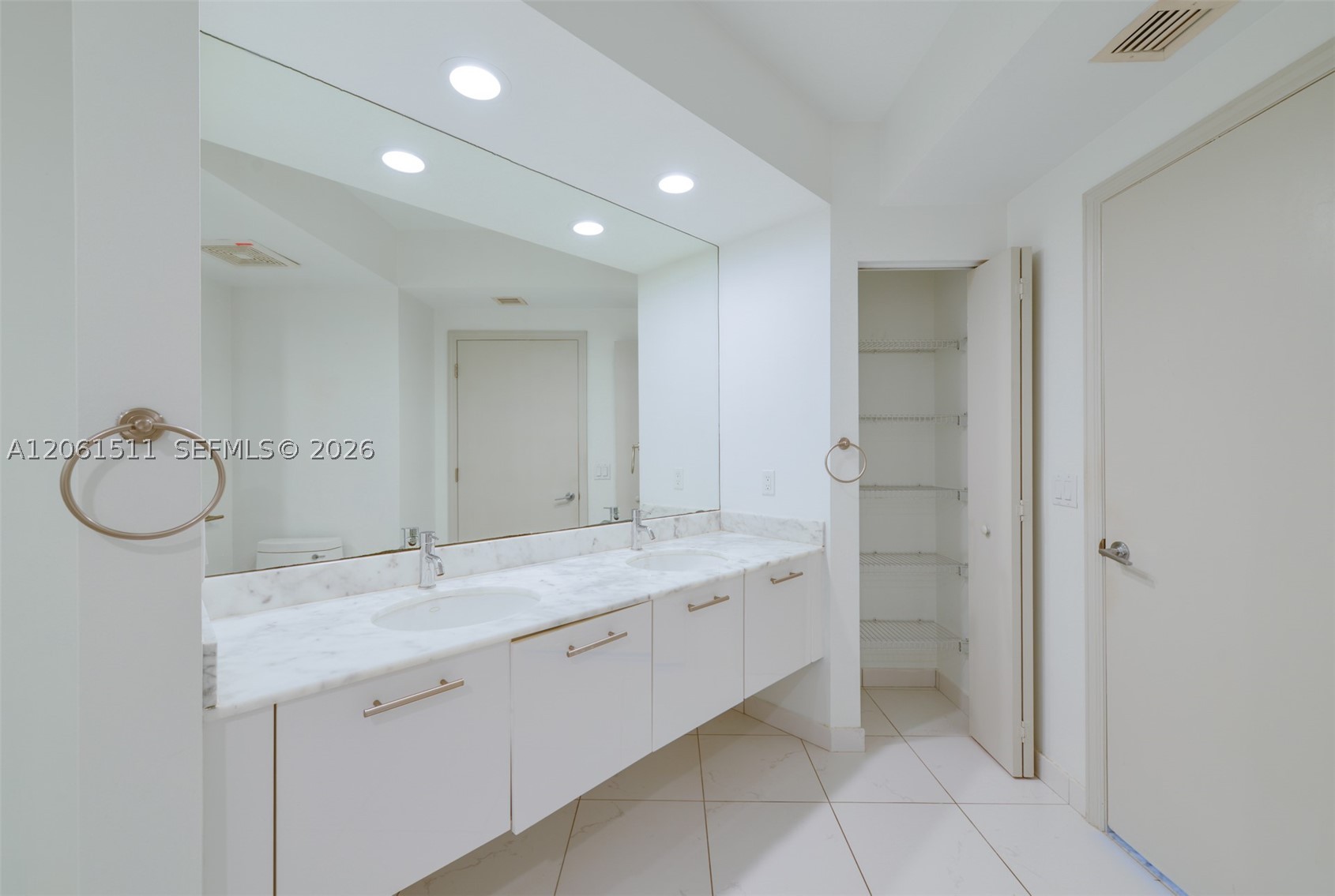 500 Brickell Ave #2407, Miami FL 33131
