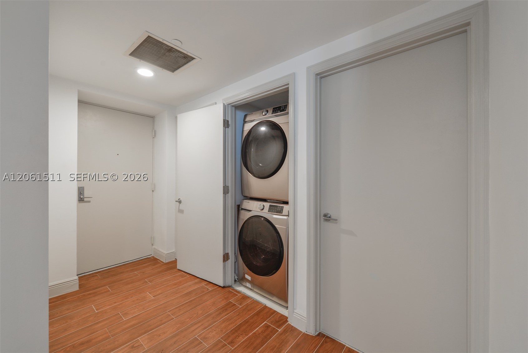 500 Brickell Ave #2407, Miami FL 33131