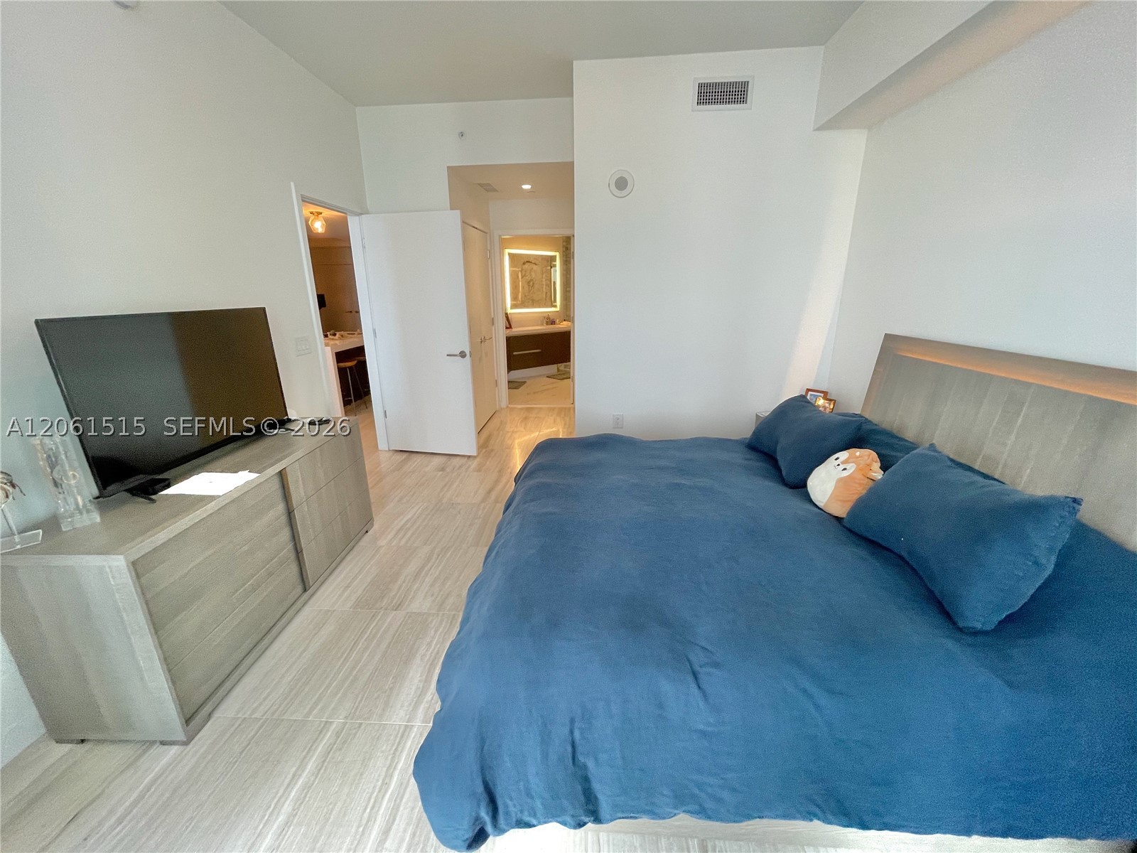 851 NE 1st Ave #2605, Miami FL 33132
