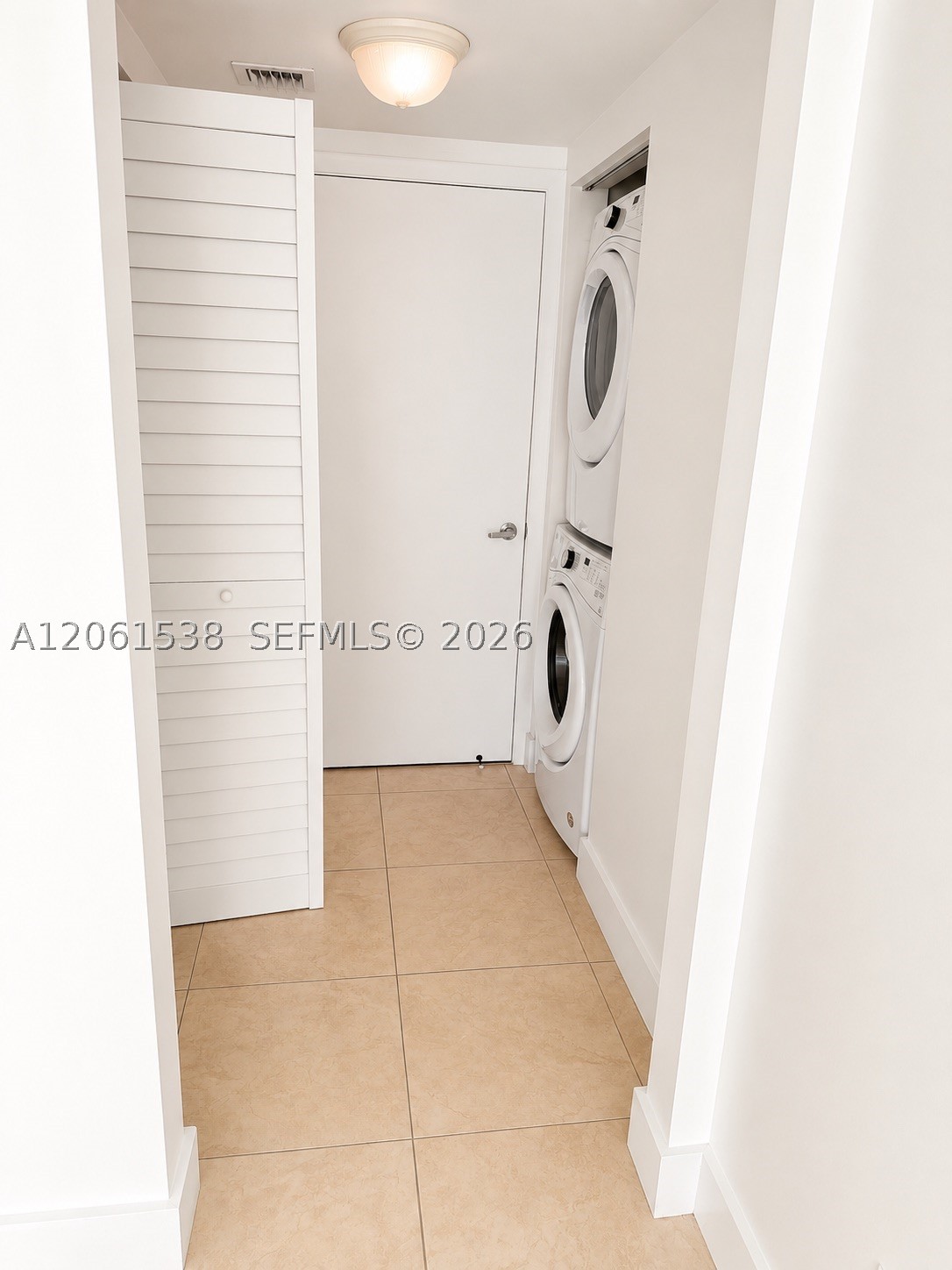 41 SE 5th St #1415, Miami FL 33131