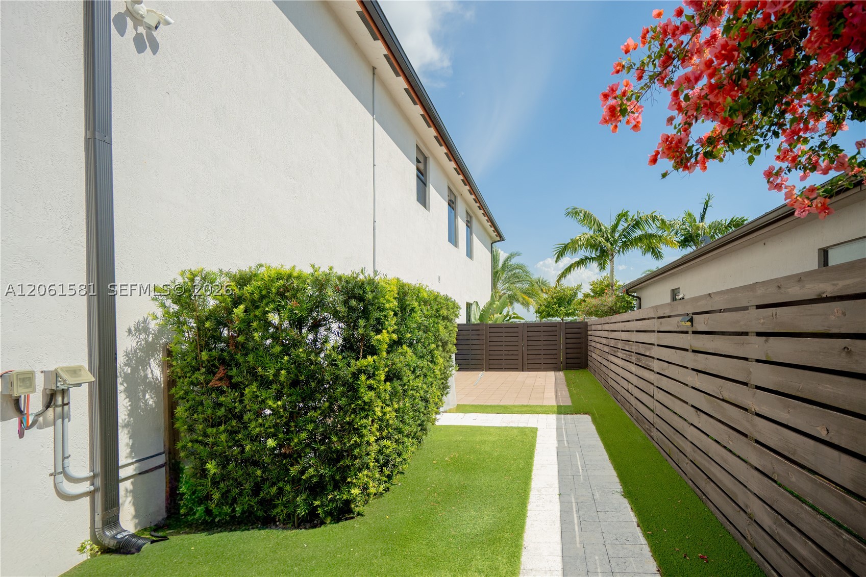 8995 NW 161st Ter, Miami Lakes FL 33018