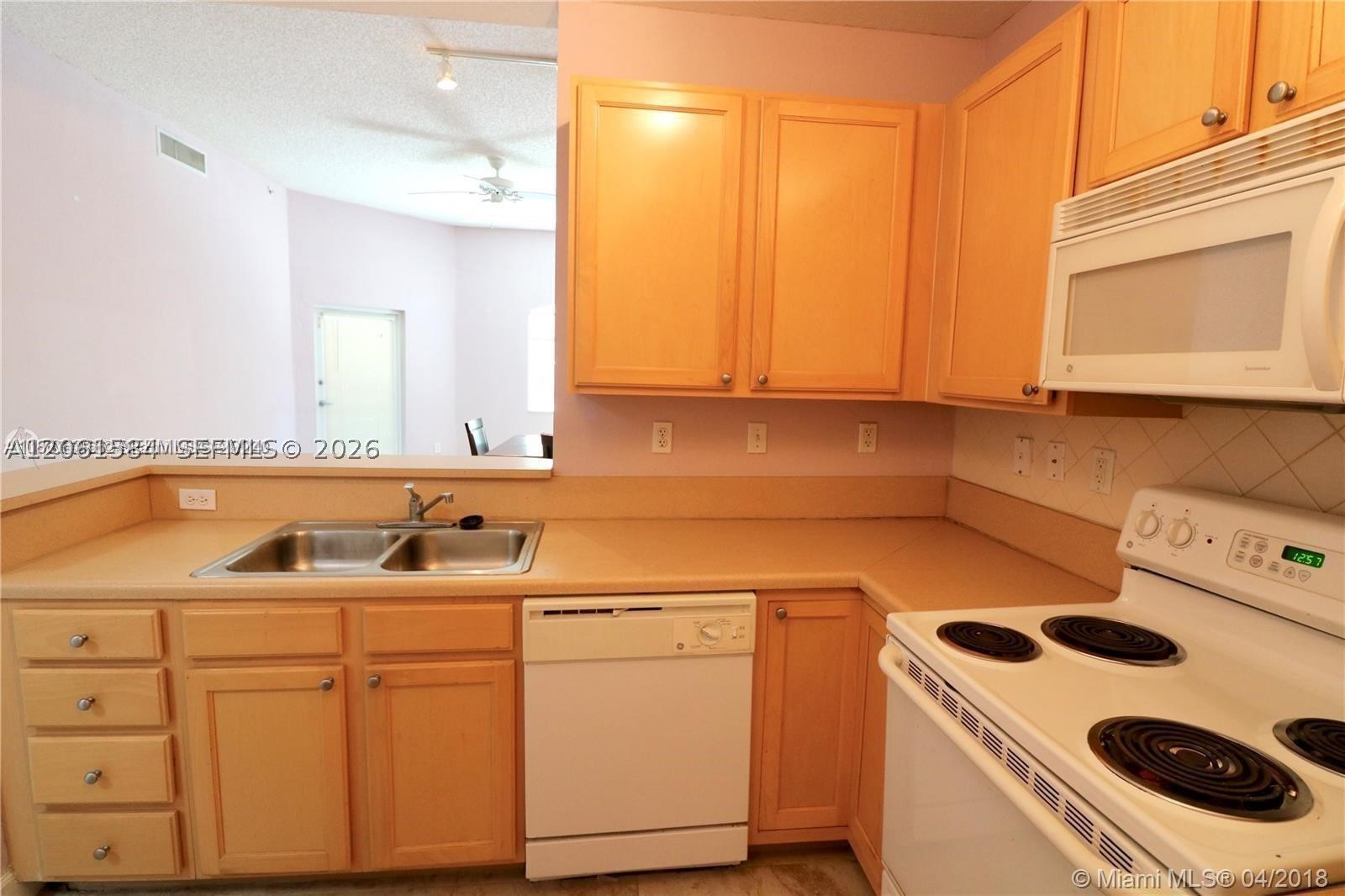 6001 SW 70th St #117, South Miami FL 33143