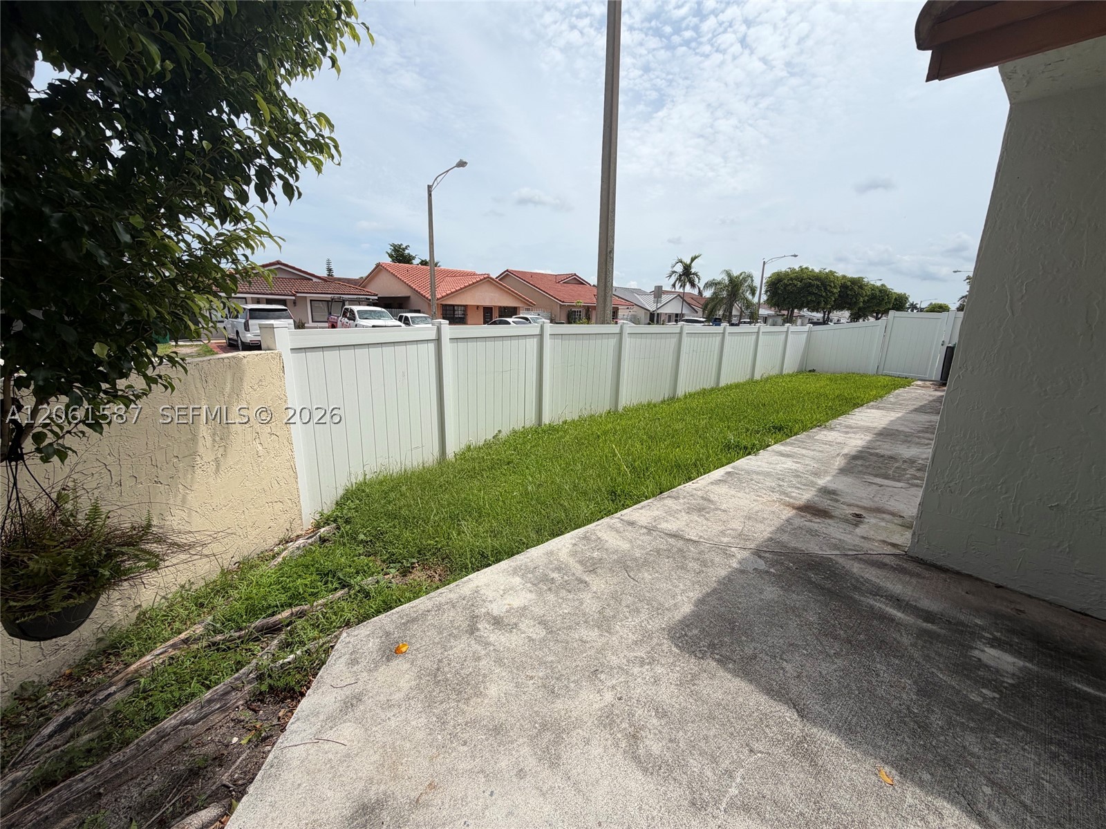 11686 NW 91st Pl, Hialeah Gardens FL 33018