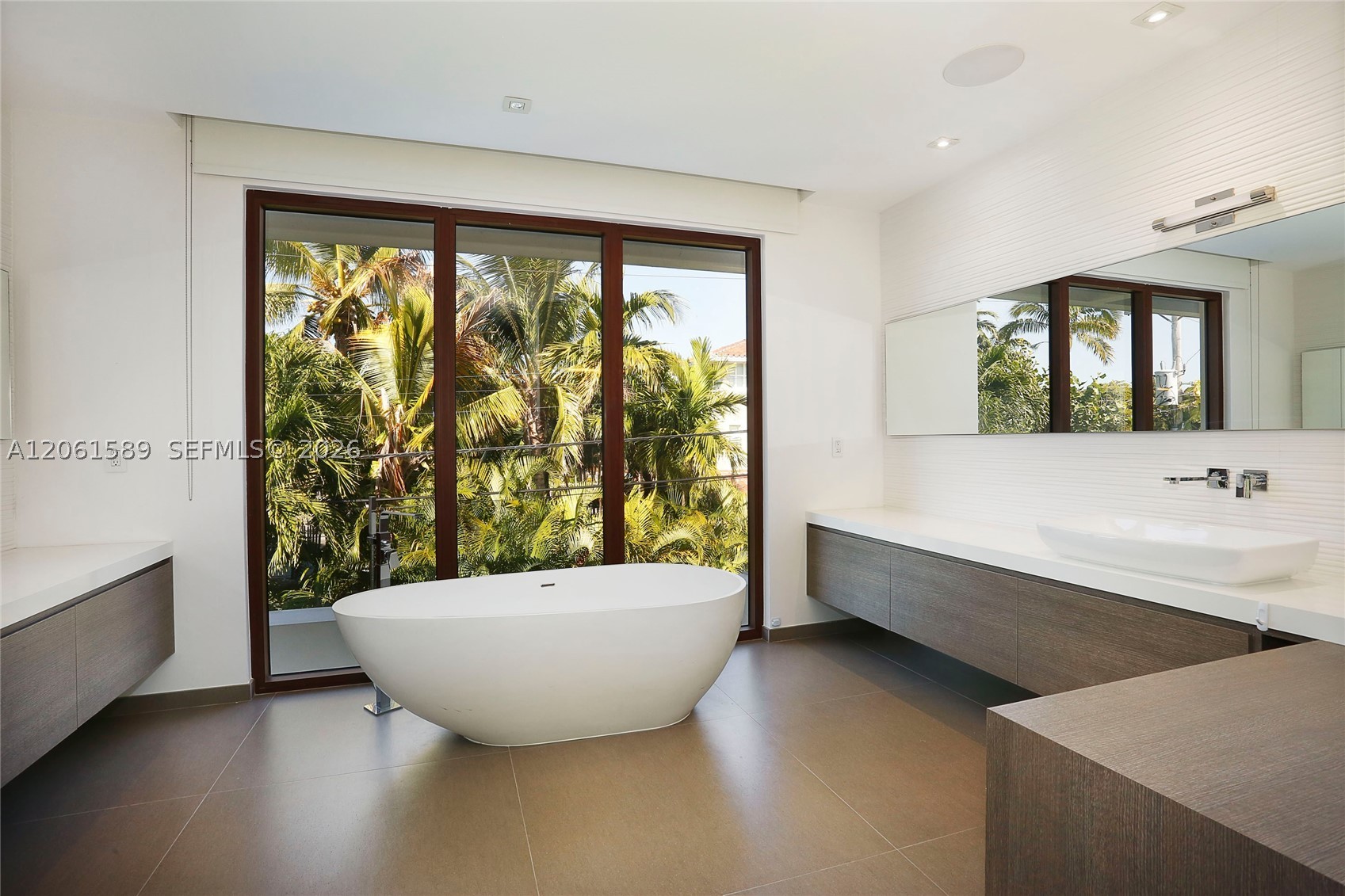 121 Buttonwood Dr, Key Biscayne FL 33149