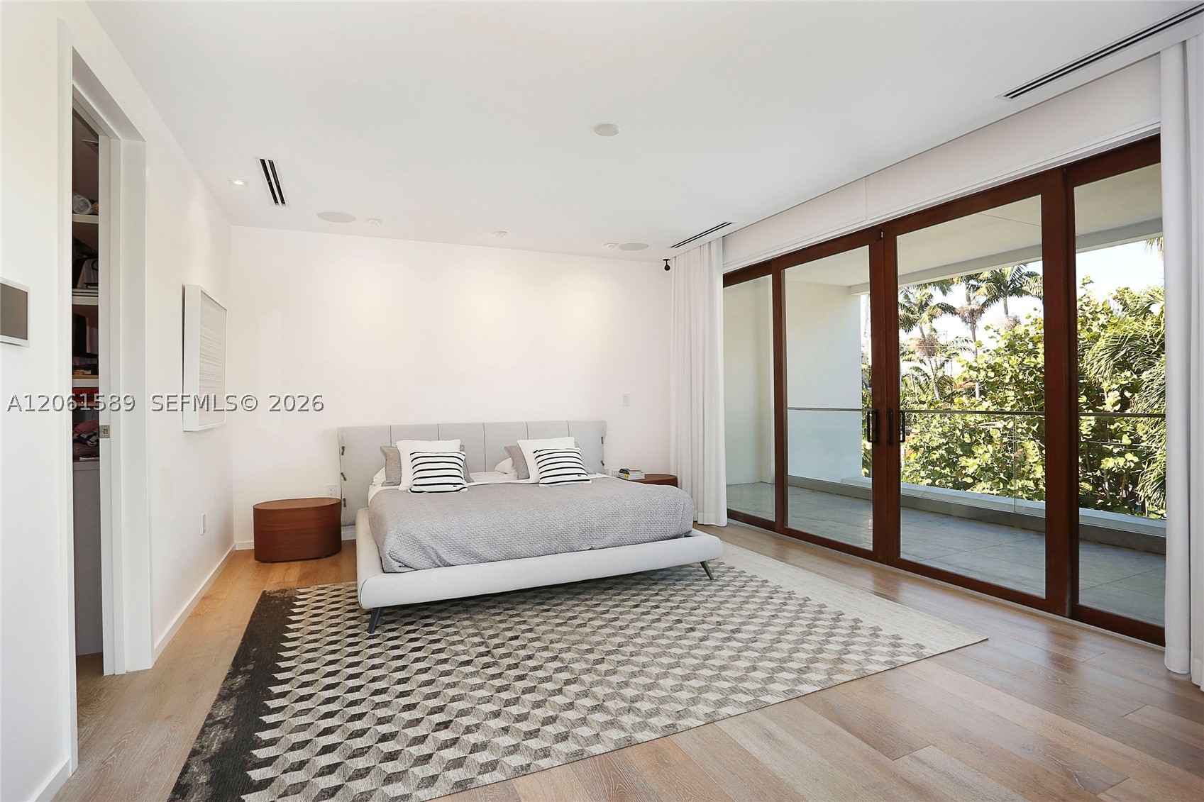121 Buttonwood Dr, Key Biscayne FL 33149