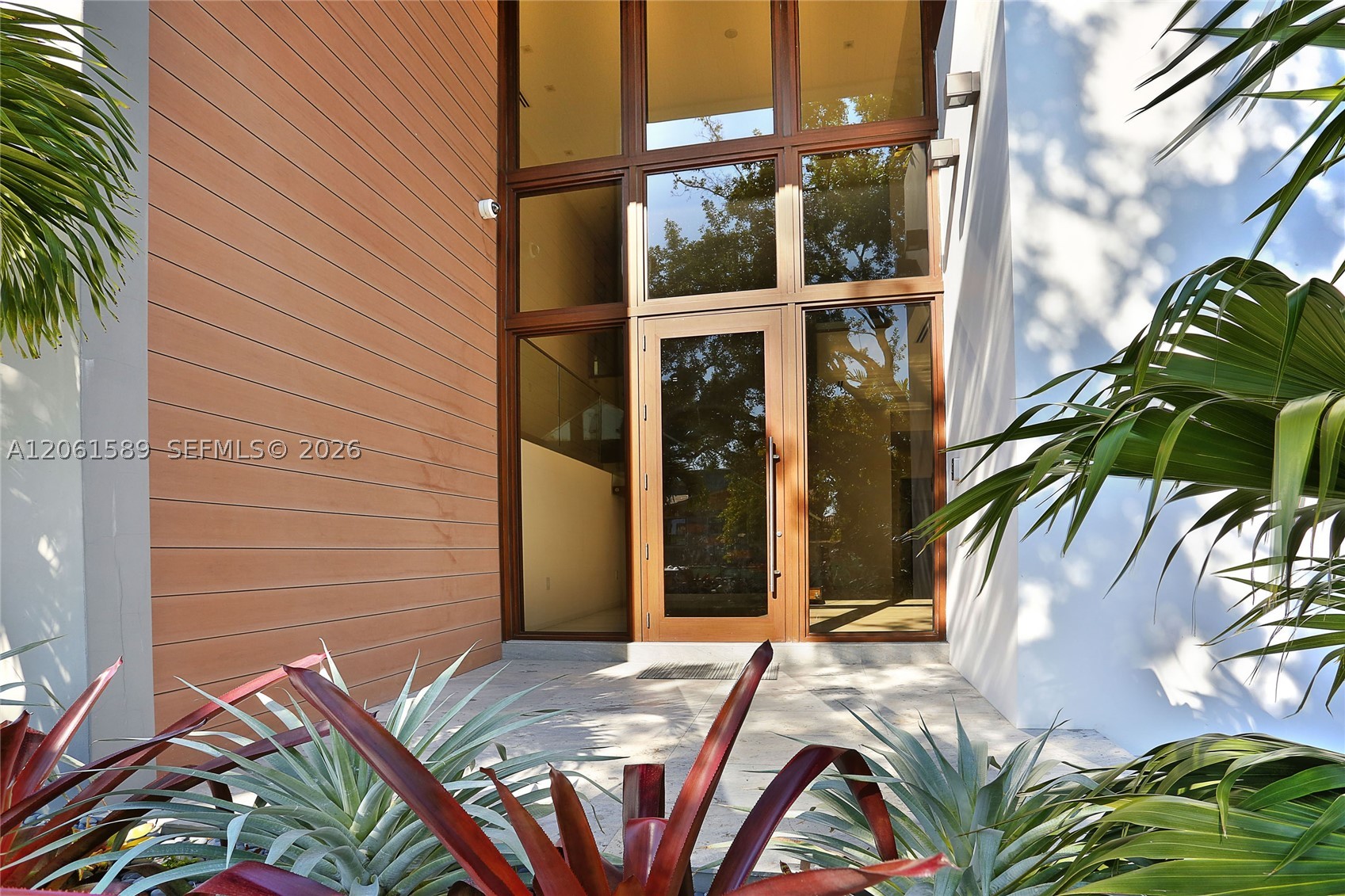 121 Buttonwood Dr, Key Biscayne FL 33149