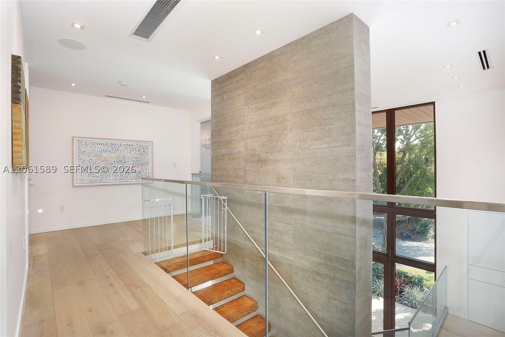 121 Buttonwood Dr, Key Biscayne FL 33149