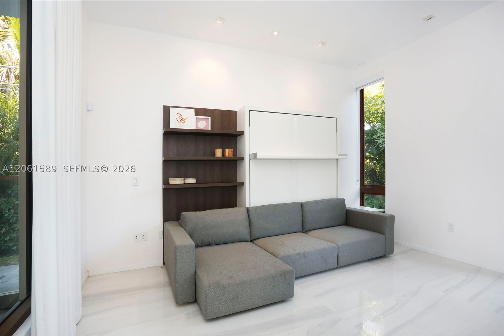 121 Buttonwood Dr, Key Biscayne FL 33149
