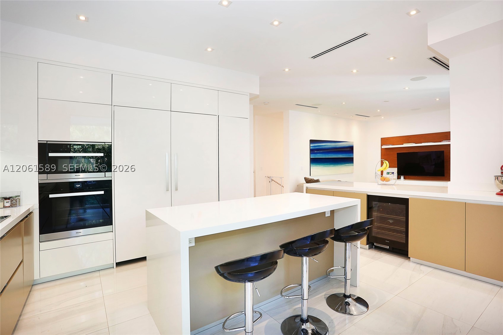 121 Buttonwood Dr, Key Biscayne FL 33149
