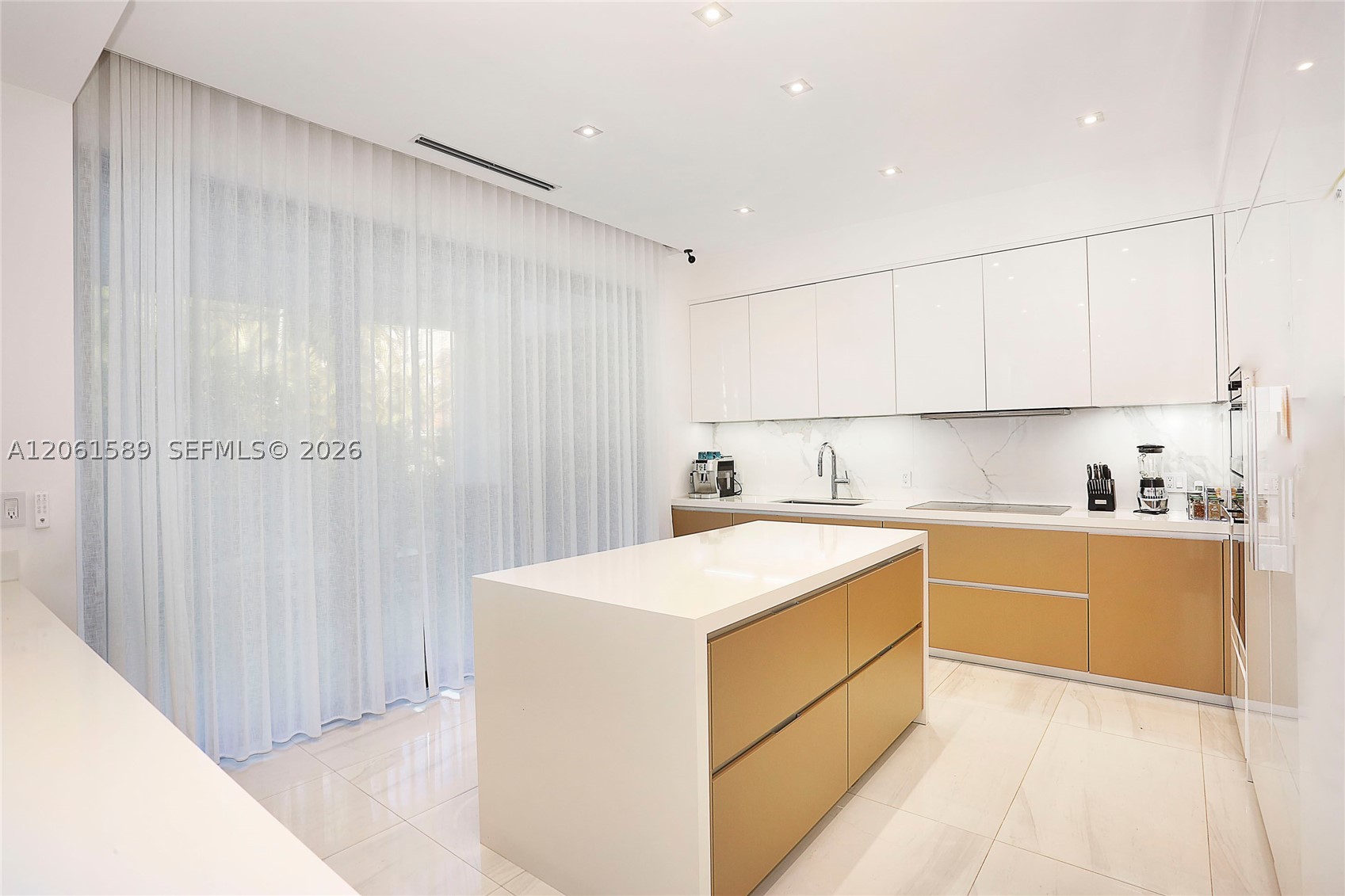 121 Buttonwood Dr, Key Biscayne FL 33149