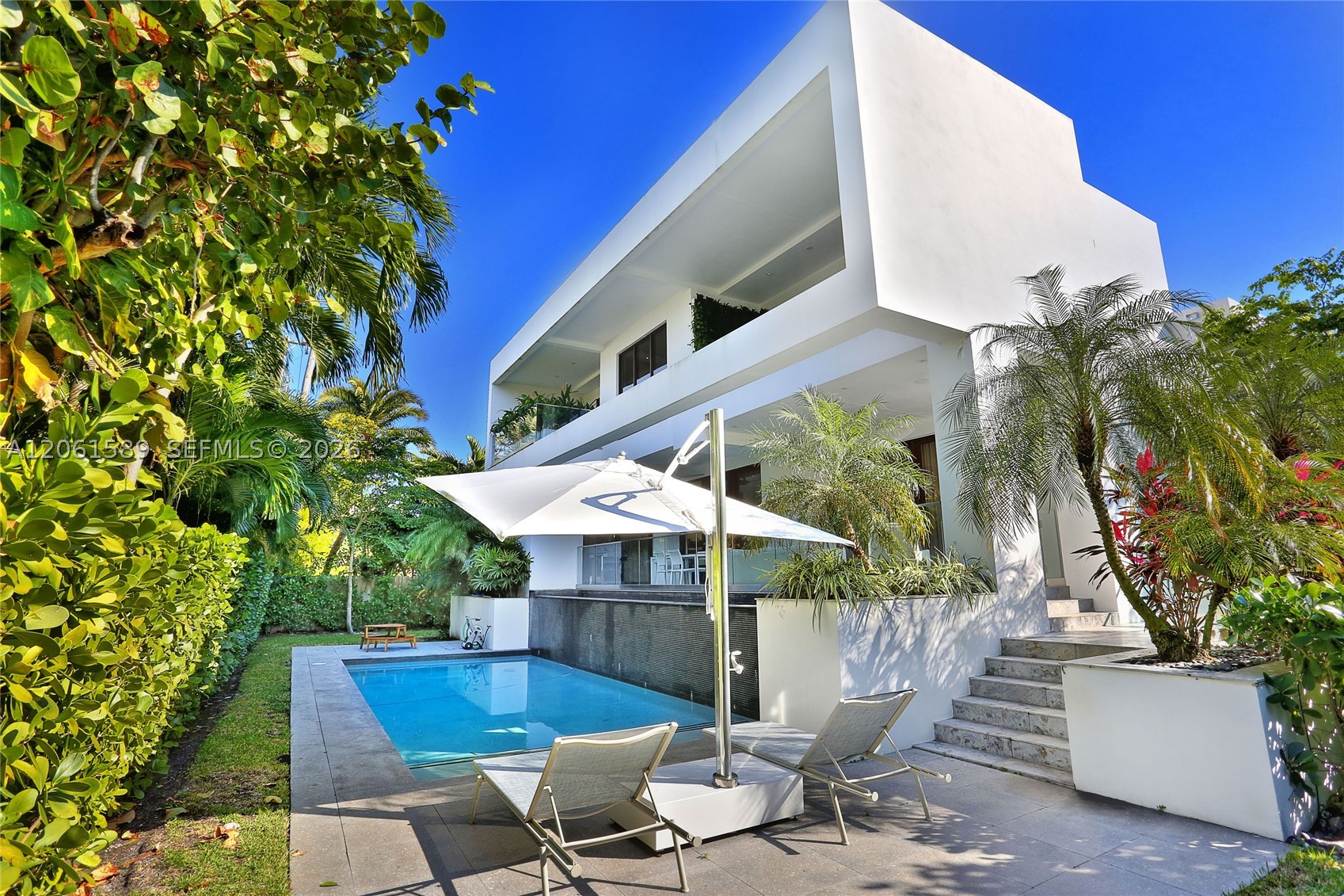 121 Buttonwood Dr, Key Biscayne FL 33149
