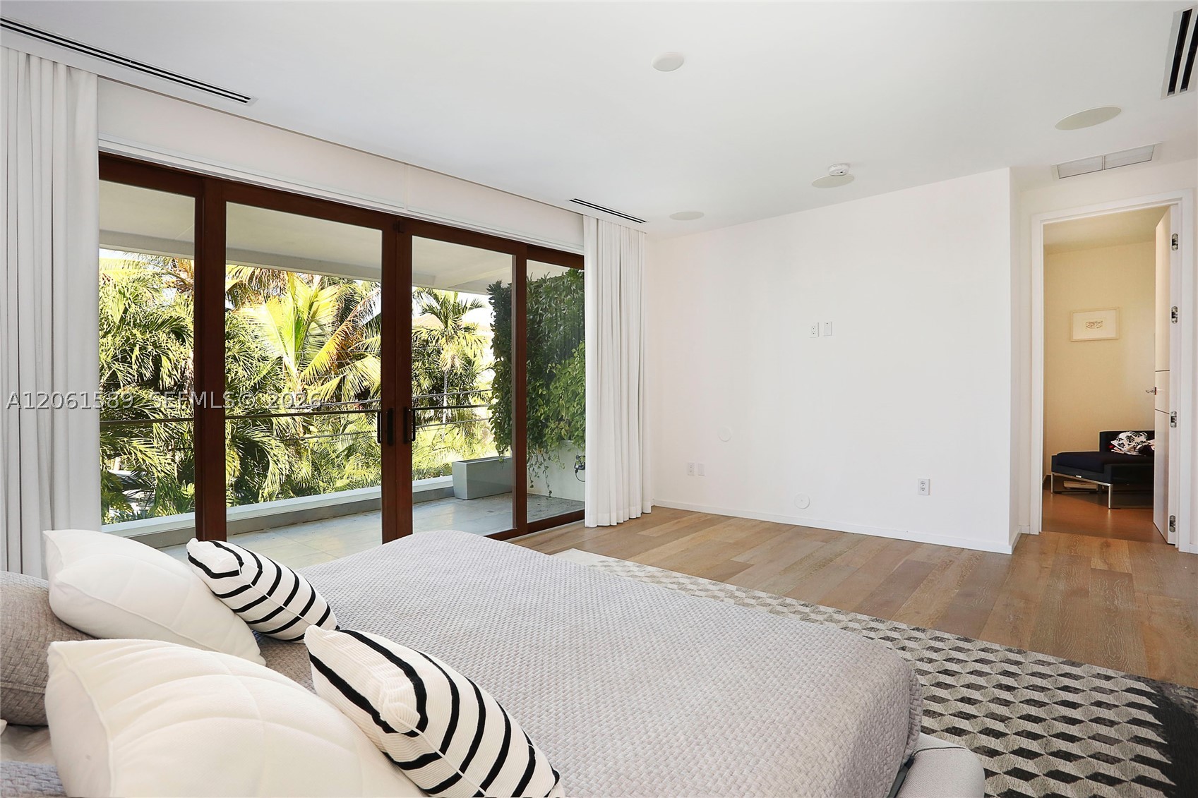 121 Buttonwood Dr, Key Biscayne FL 33149