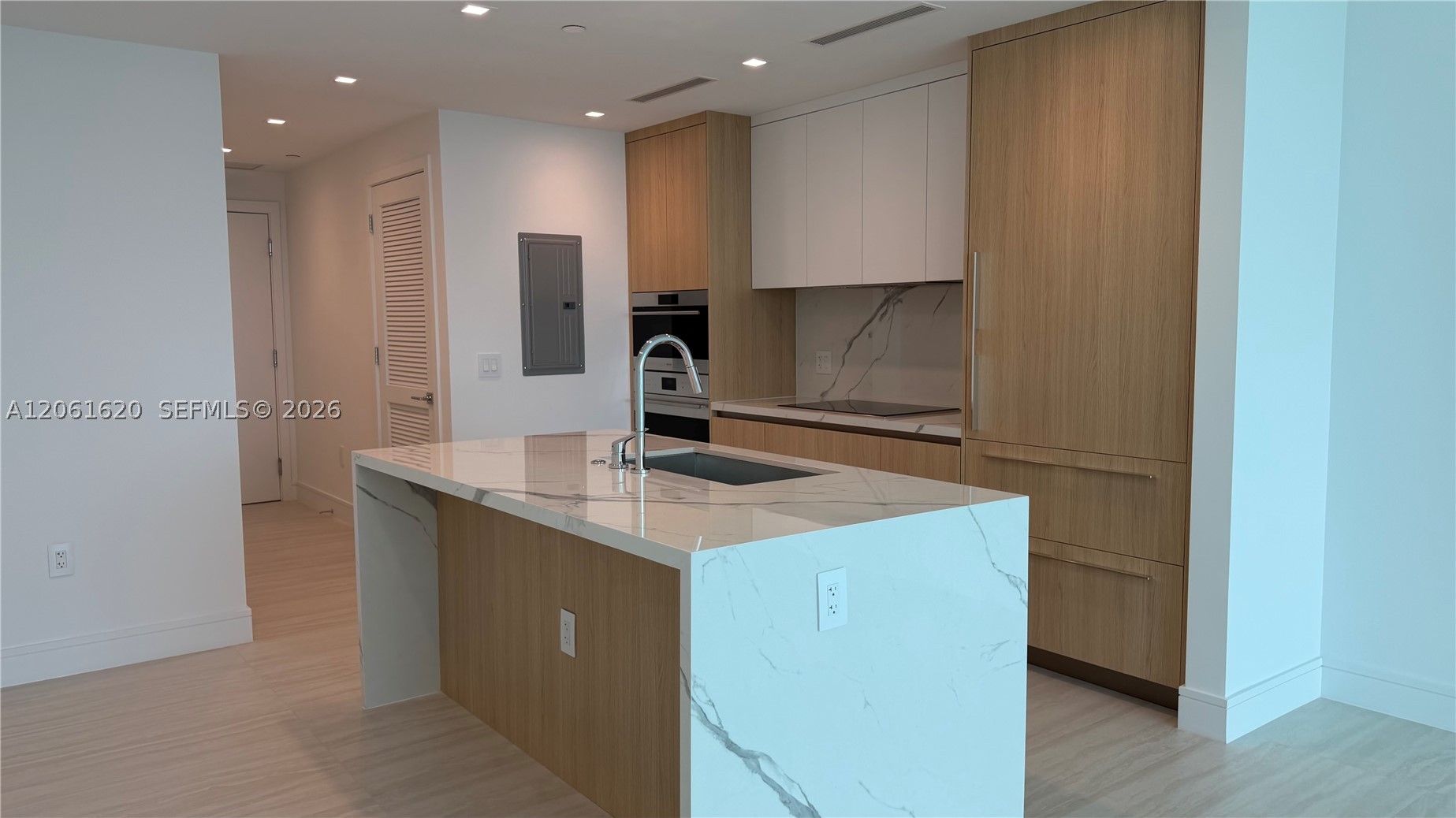 2411 Laguna Circle #1807, North Miami FL 33181