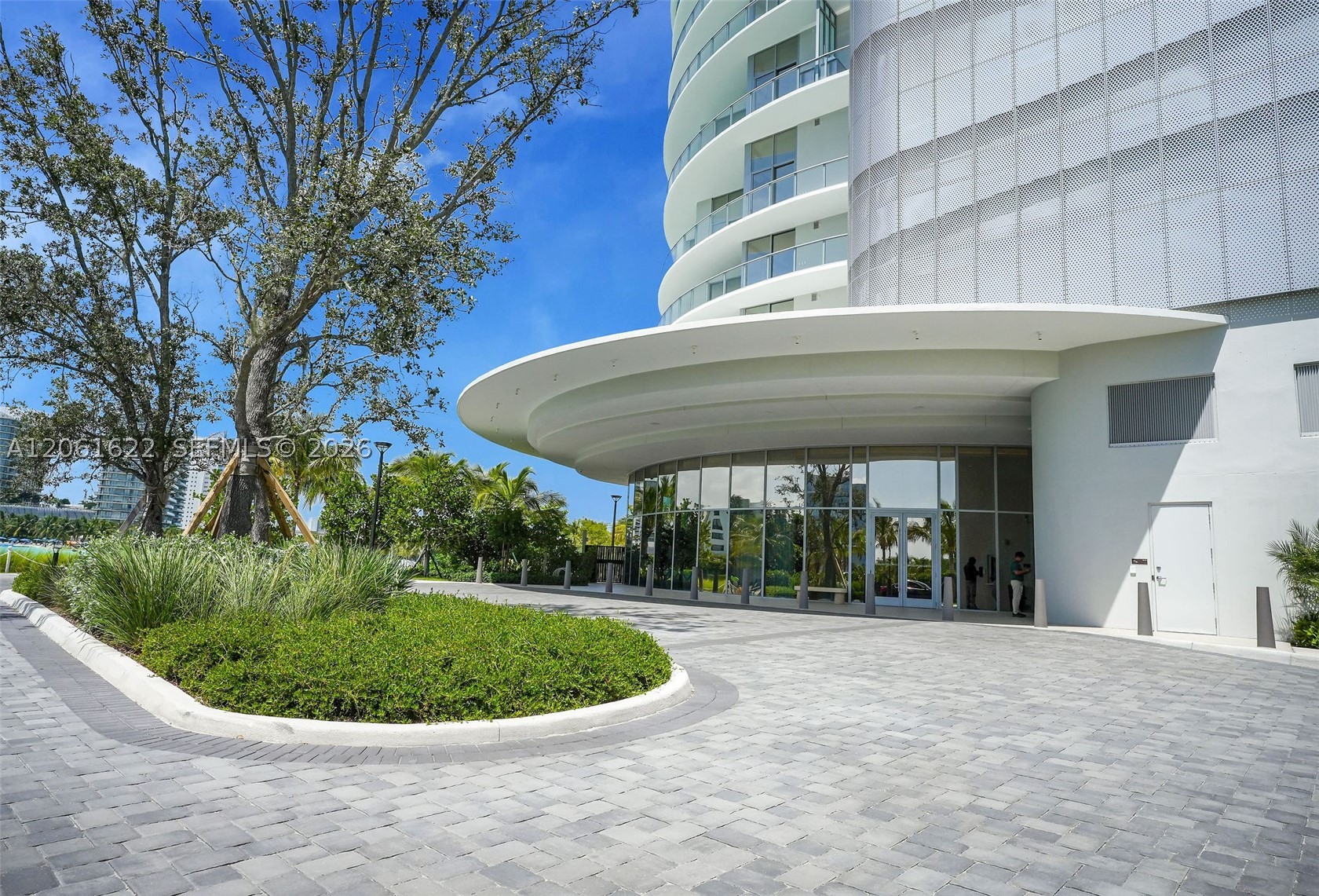 2411 Laguna Circle #1610, North Miami FL 33181