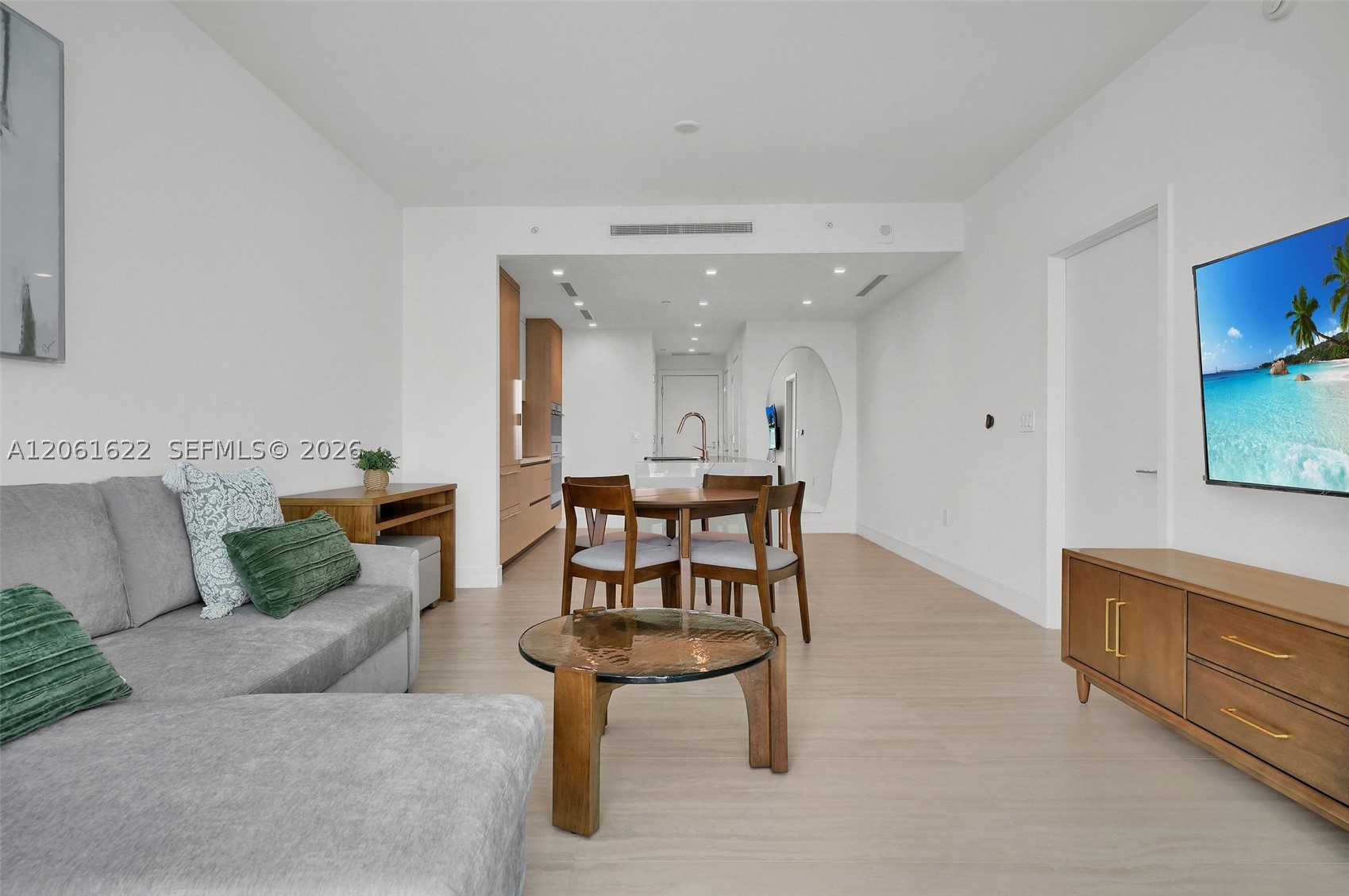 2411 Laguna Circle #1610, North Miami FL 33181