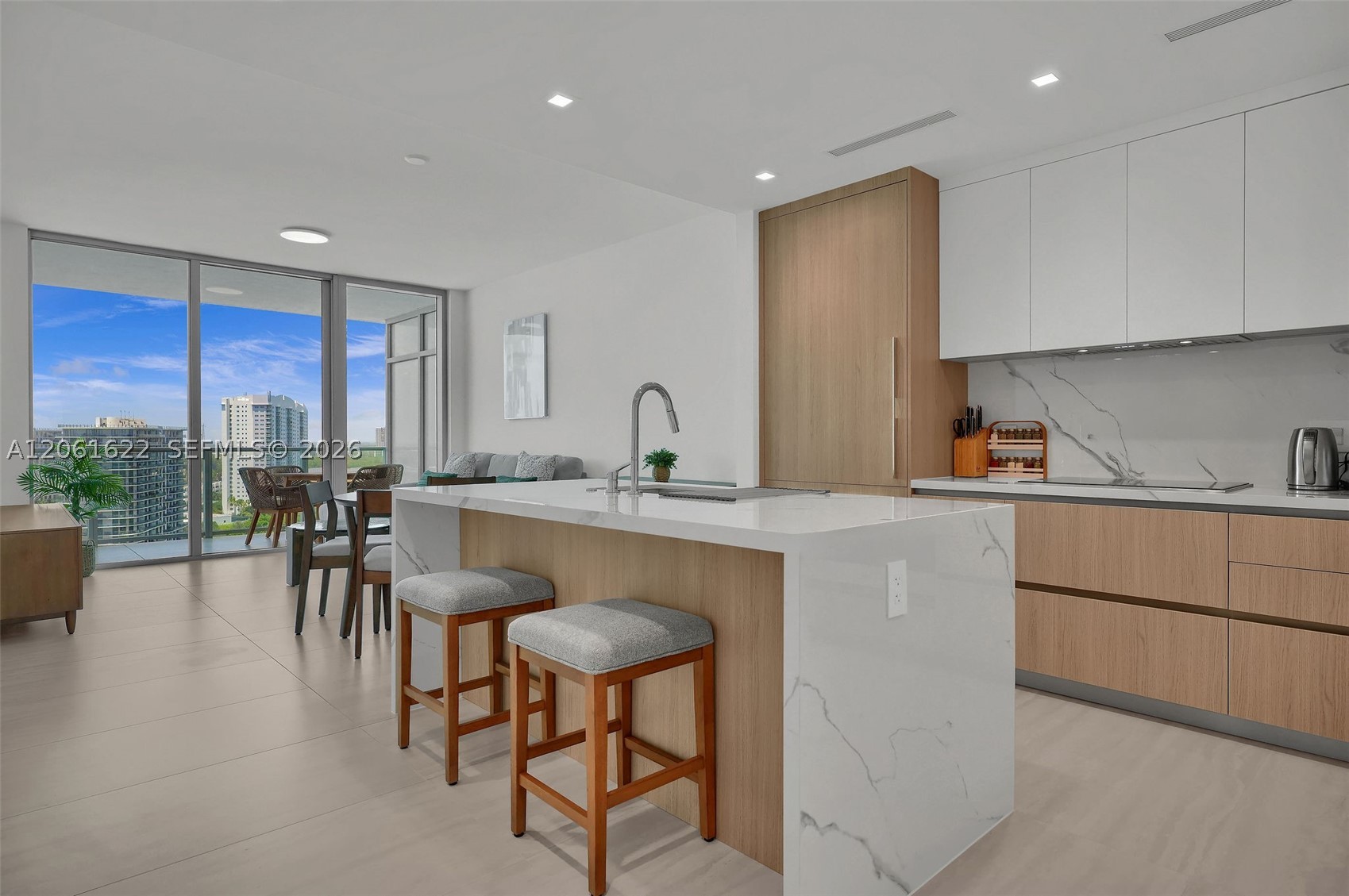2411 Laguna Circle #1610, North Miami FL 33181