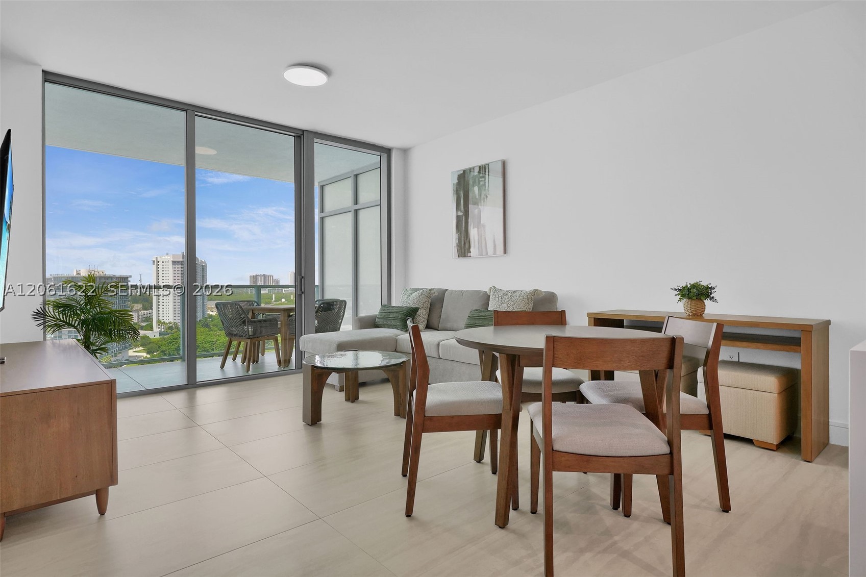 2411 Laguna Circle #1610, North Miami FL 33181