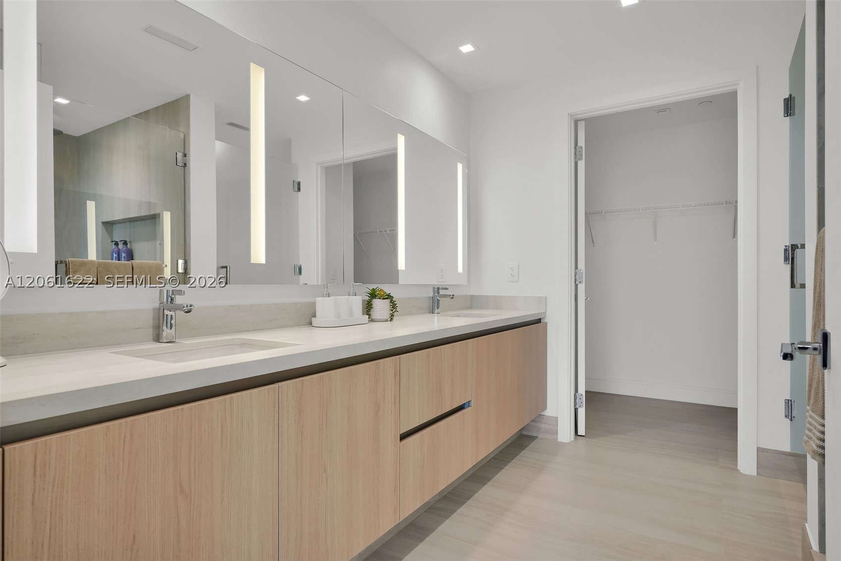 2411 Laguna Circle #1610, North Miami FL 33181