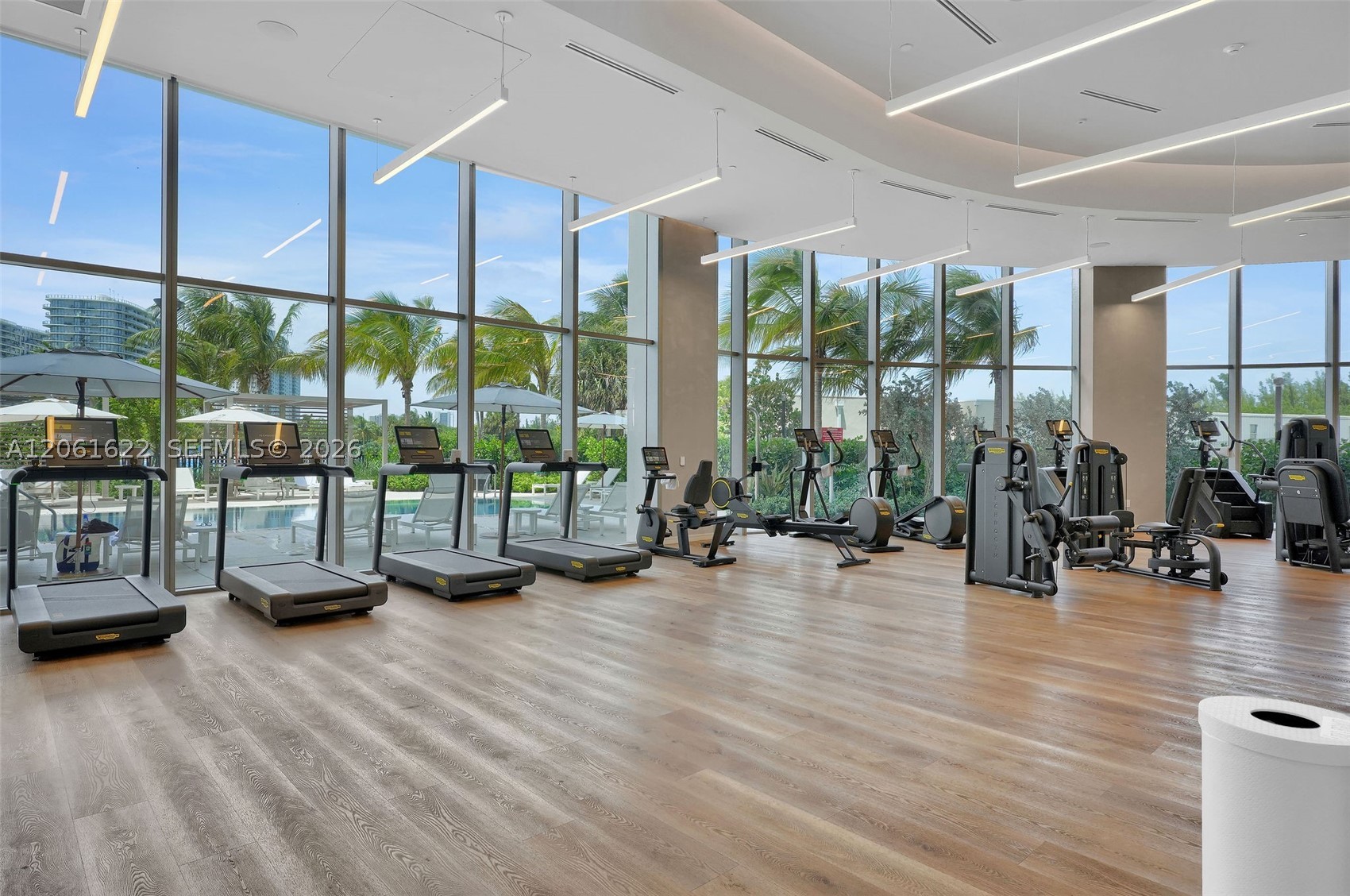 2411 Laguna Circle #1610, North Miami FL 33181