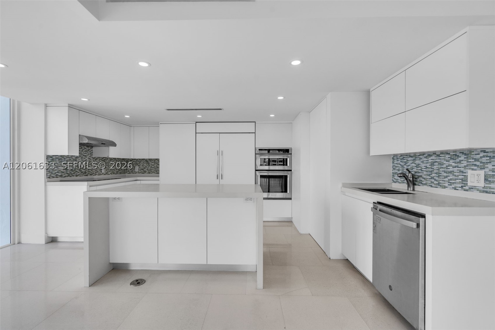 881 Ocean Dr #7H, Key Biscayne FL 33149
