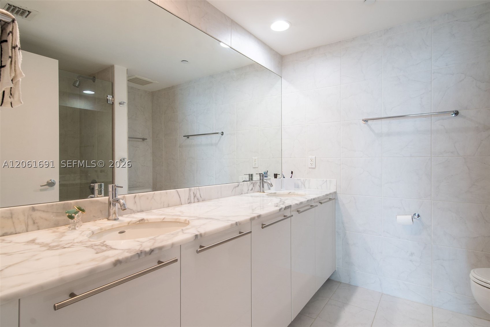 950 Brickell Bay Dr #1211, Miami FL 33131