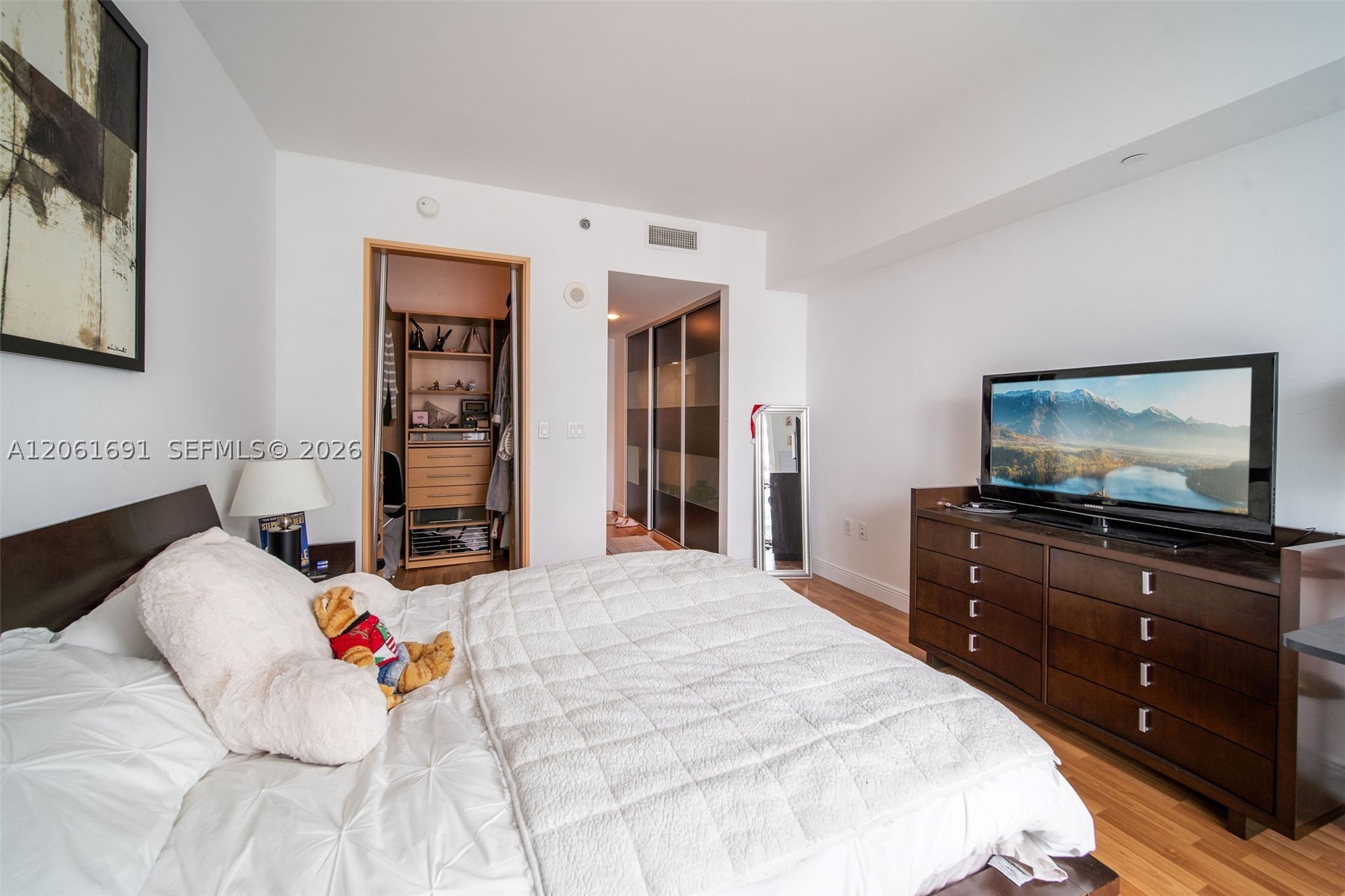 950 Brickell Bay Dr #1211, Miami FL 33131
