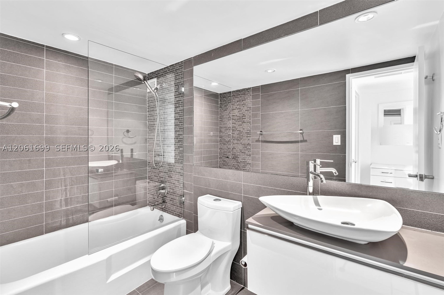5161 Collins Ave #1017, Miami Beach FL 33140