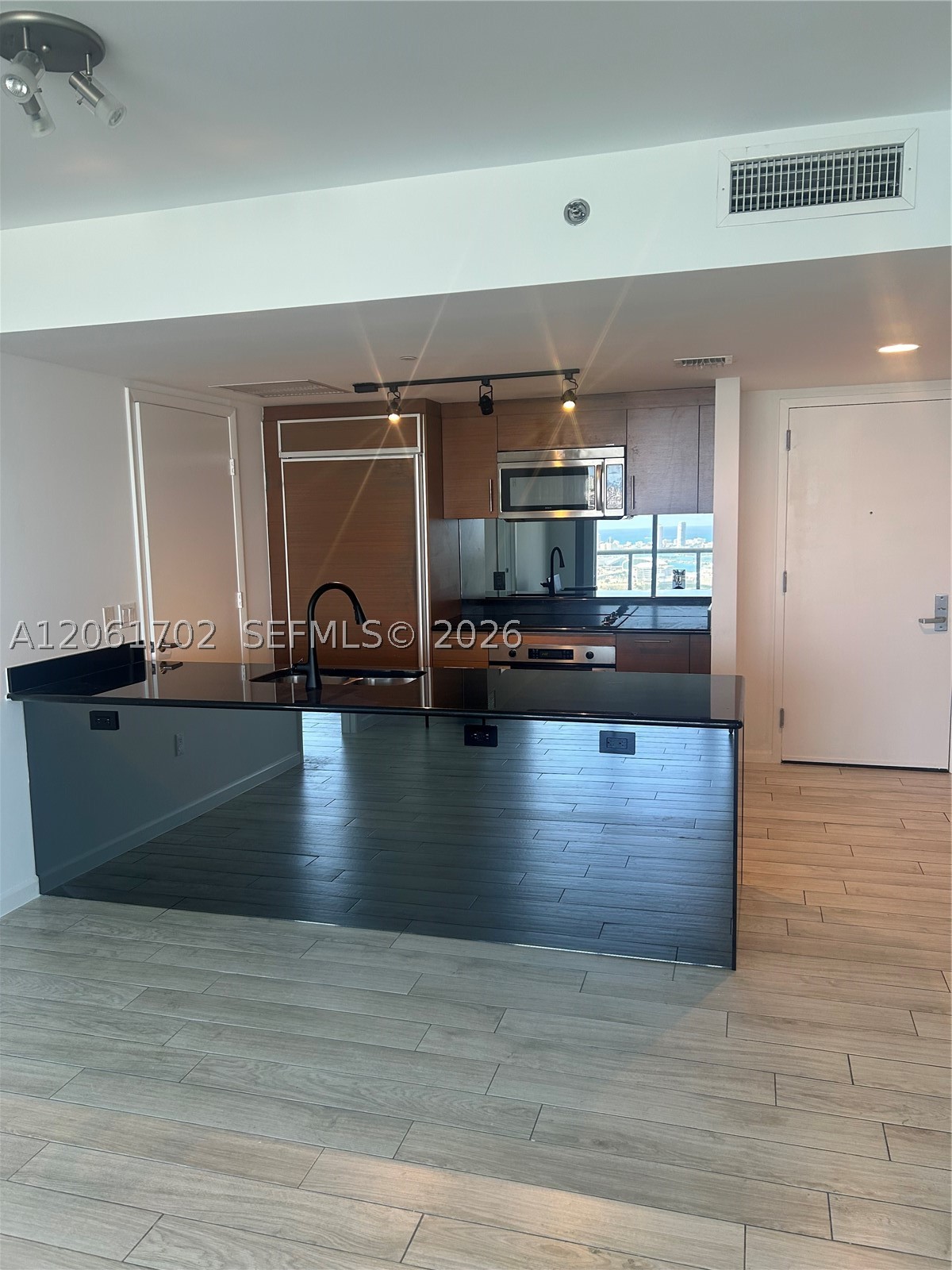 50 Biscayne Blvd #4706, Miami FL 33132