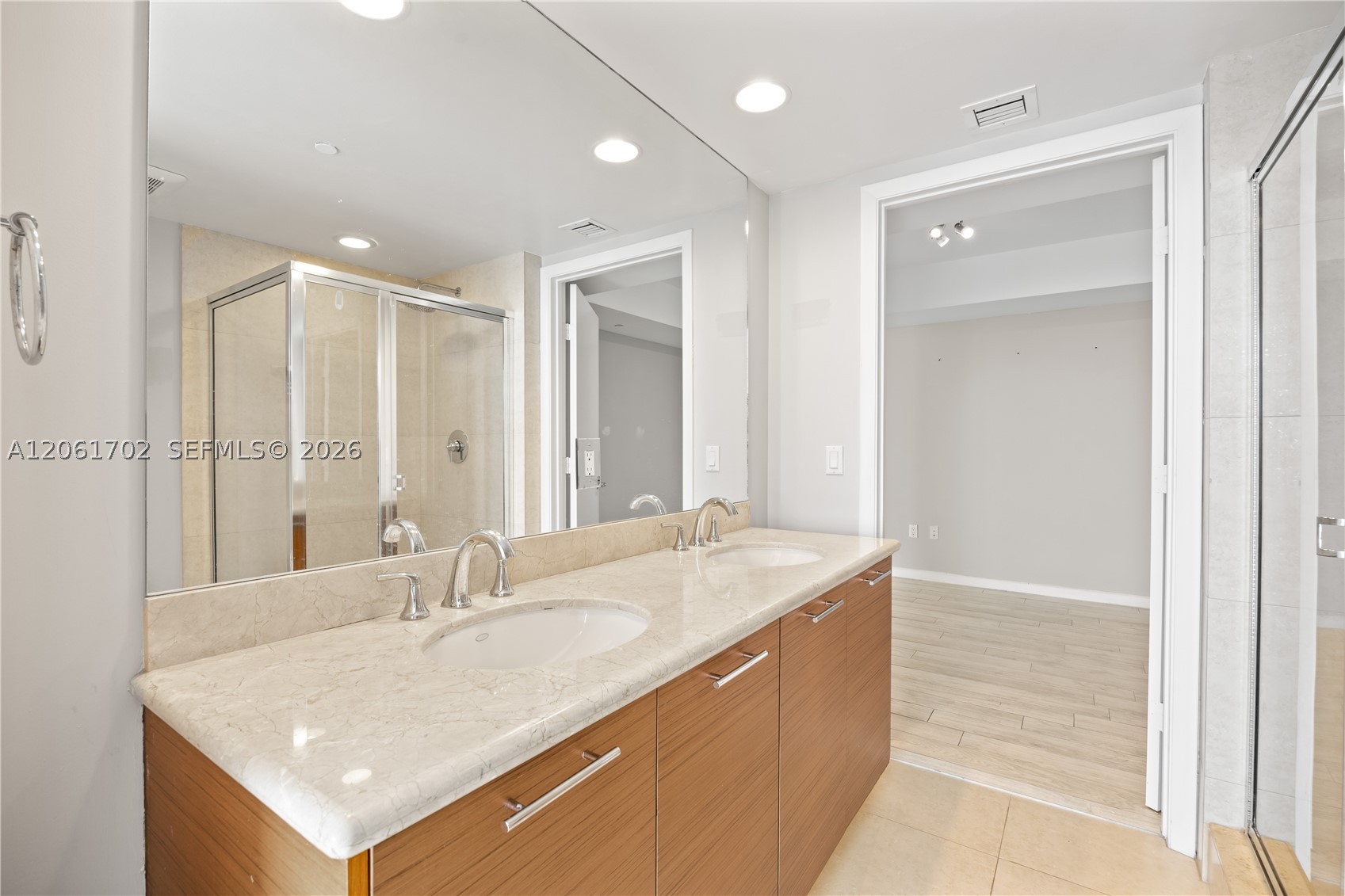 50 Biscayne Blvd #4706, Miami FL 33132