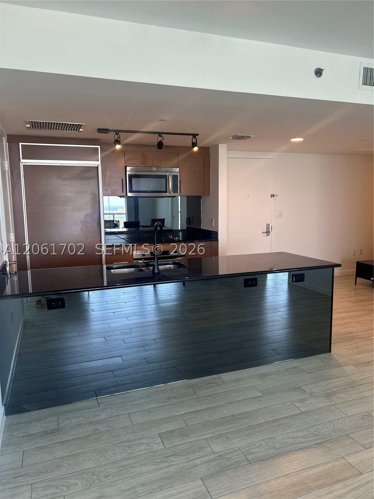 50 Biscayne Blvd #4706, Miami FL 33132
