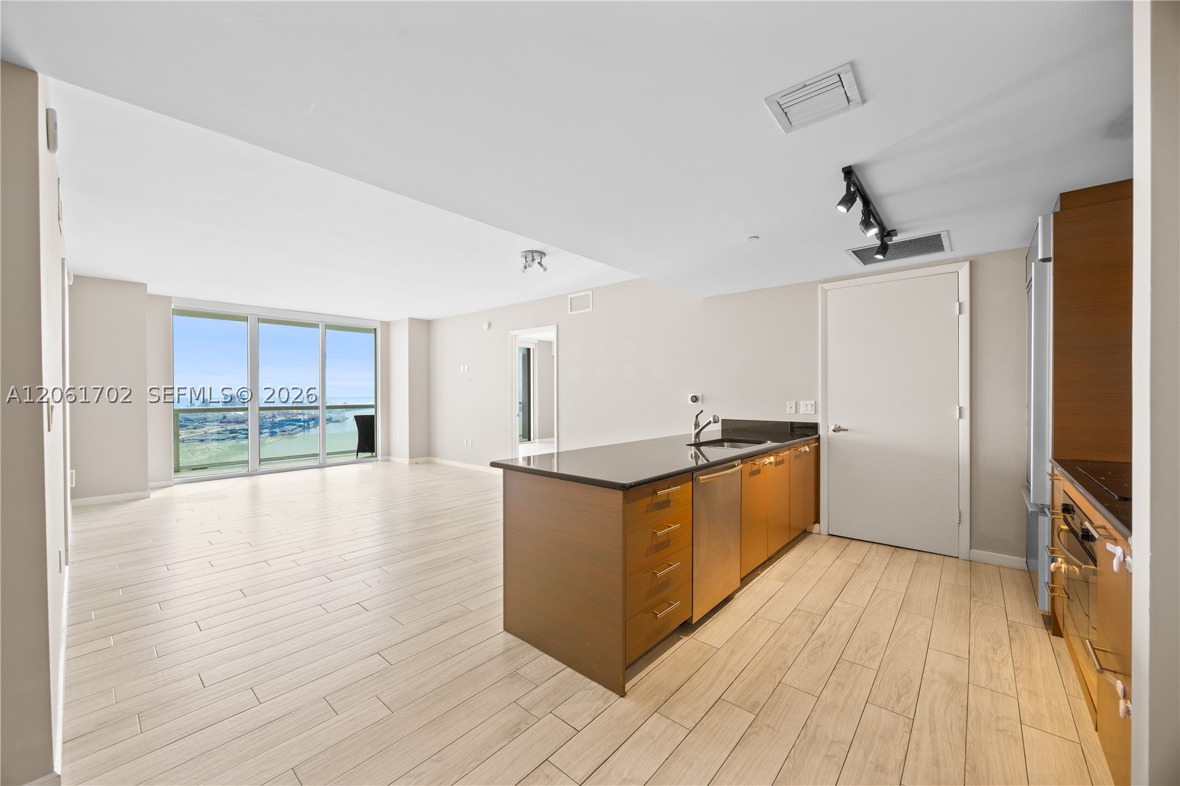 50 Biscayne Blvd #4706, Miami FL 33132