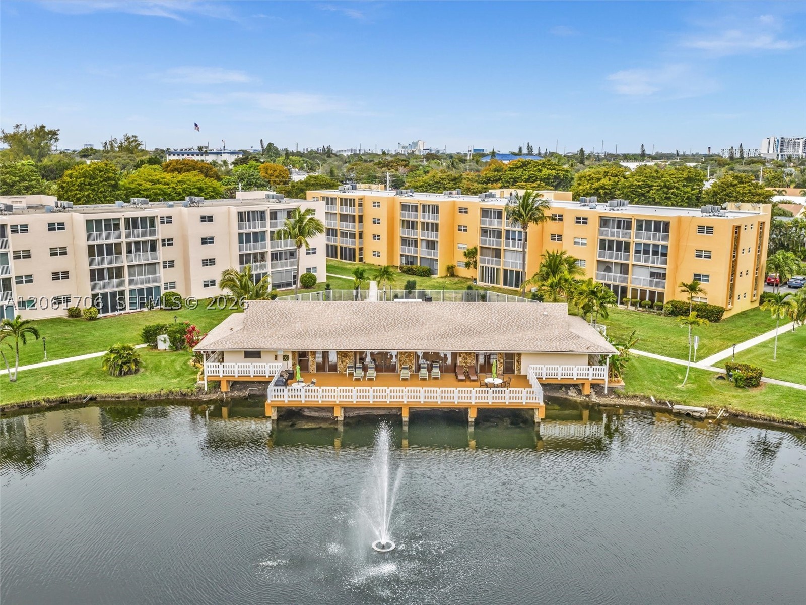 201 SE 11th Ter #303, Dania Beach FL 33004