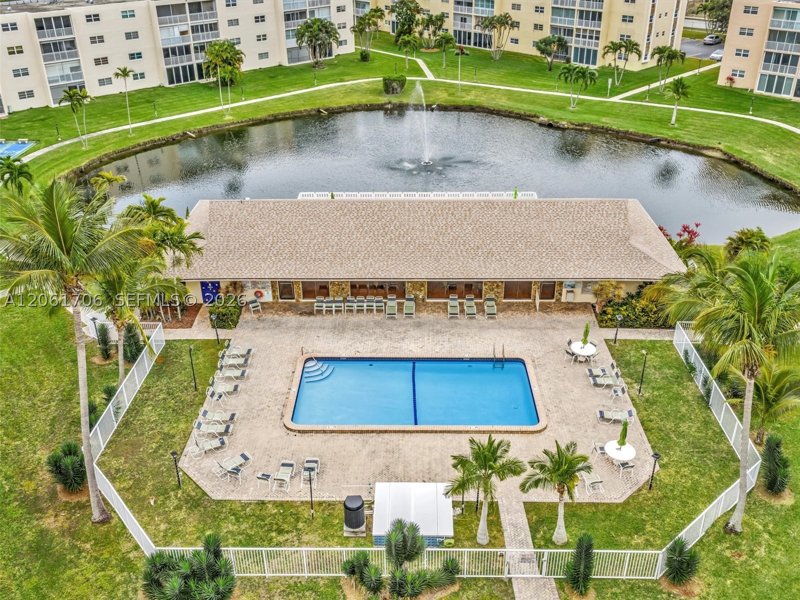 201 SE 11th Ter #303, Dania Beach FL 33004