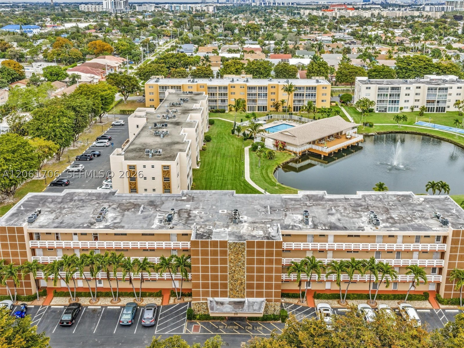 201 SE 11th Ter #303, Dania Beach FL 33004